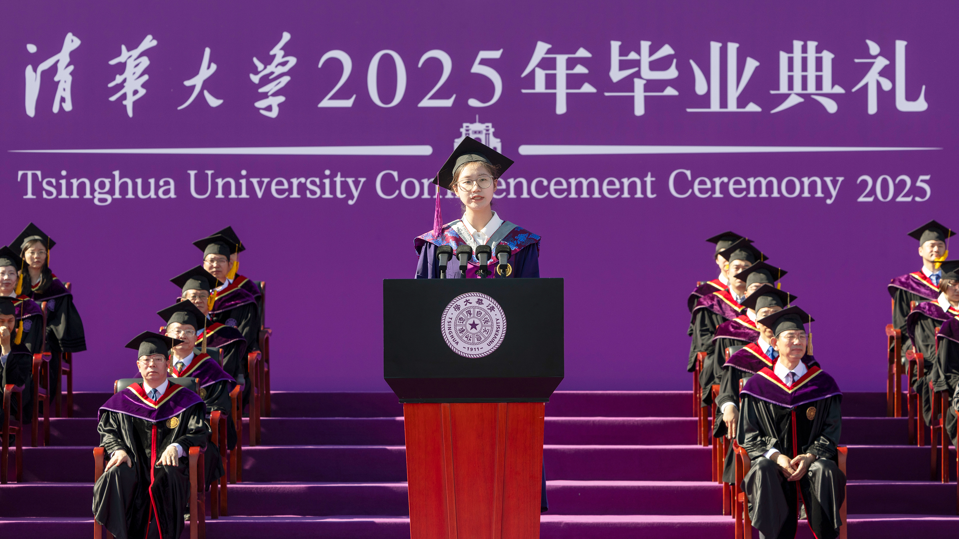 20250621-8xbet.com2025年本科生毕业典礼举行-李派摄-毕业生代表党杰发言.jpg