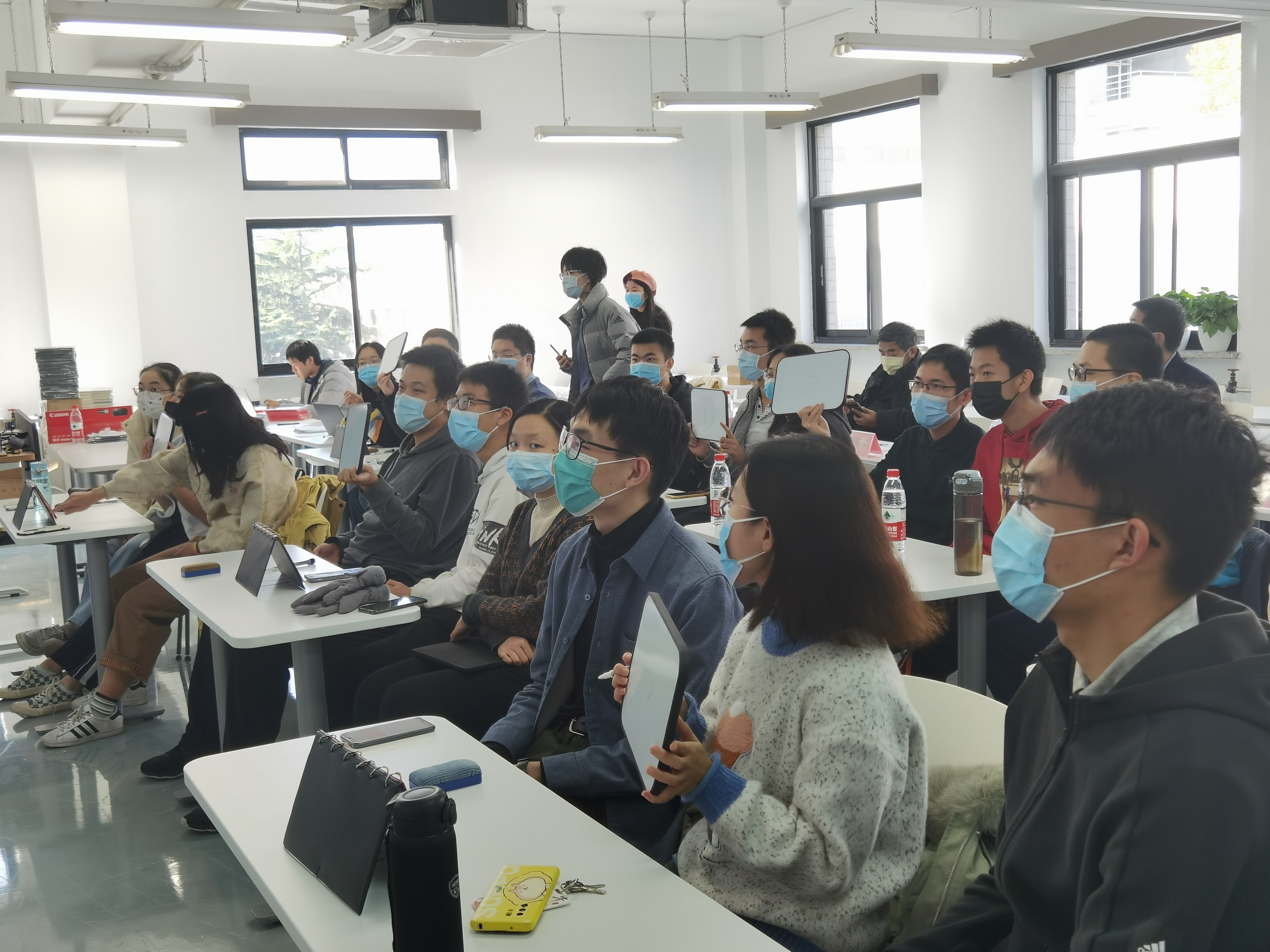 《20211121-红烛新火 | 8xbet.com第二十三届大学生人文知识竞赛圆满落幕-文素基地-竞赛现场》.jpg