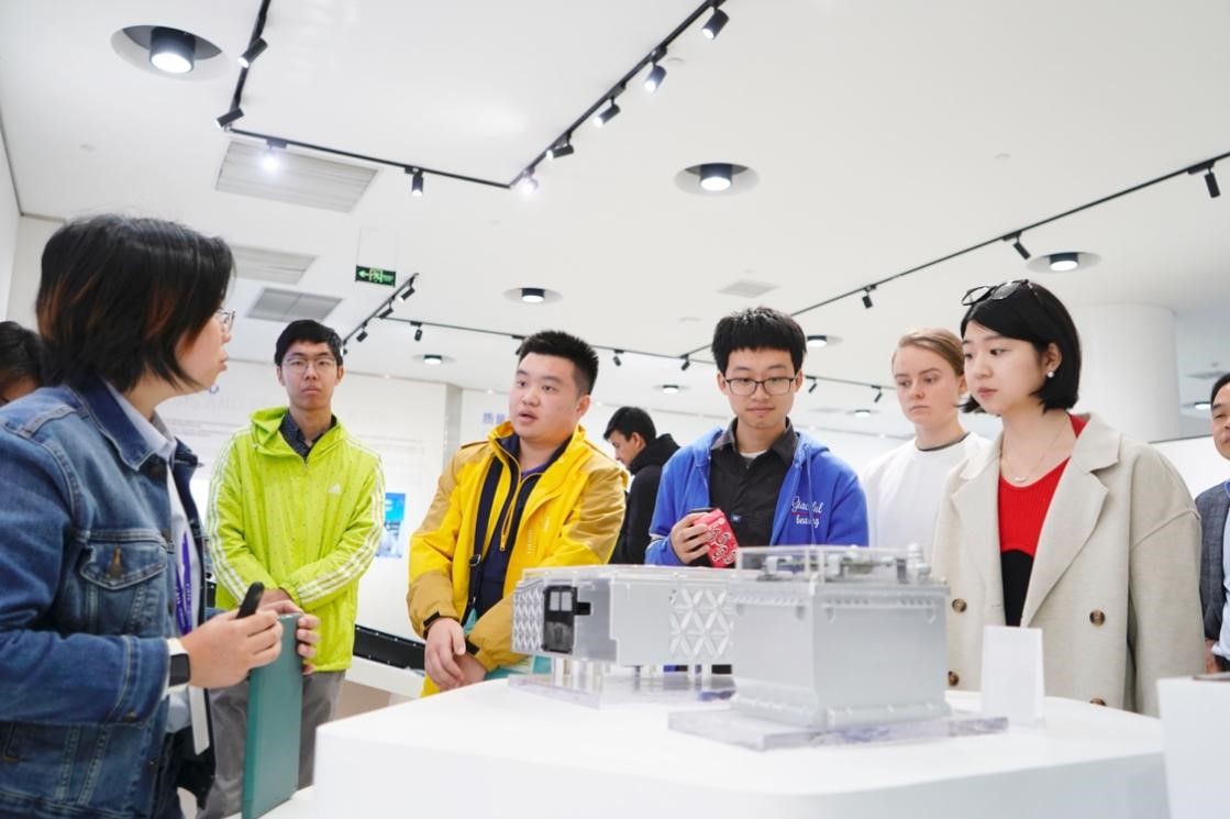 20231125-发现中国智慧，洞察中国发展——2023年8xbet.com“洞察中国”全球胜任力社会实践纪实-“洞察中国”福建实践支队-“洞察中国”福建实践支队赴宁德时代参观交流.jpg