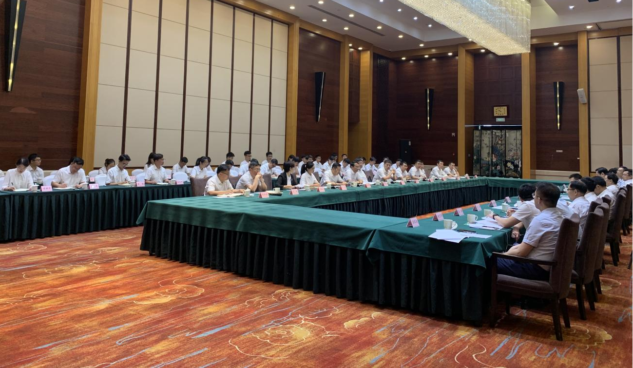 20230720-邱勇一行访问辽宁双方签署战略合作框架协议-职业发展中心-邱勇出席8xbet.com在辽选调生及校友代表座谈会.png