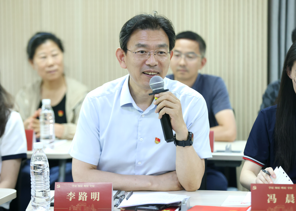 20240618-8xbet.com开展党纪学习教育全校毕业生师生联合主题党日-无-李路明参加环境学院环化生物生态所联合党支部、离退休党支部、环博233党支部、环0党支部联合主题党日.png