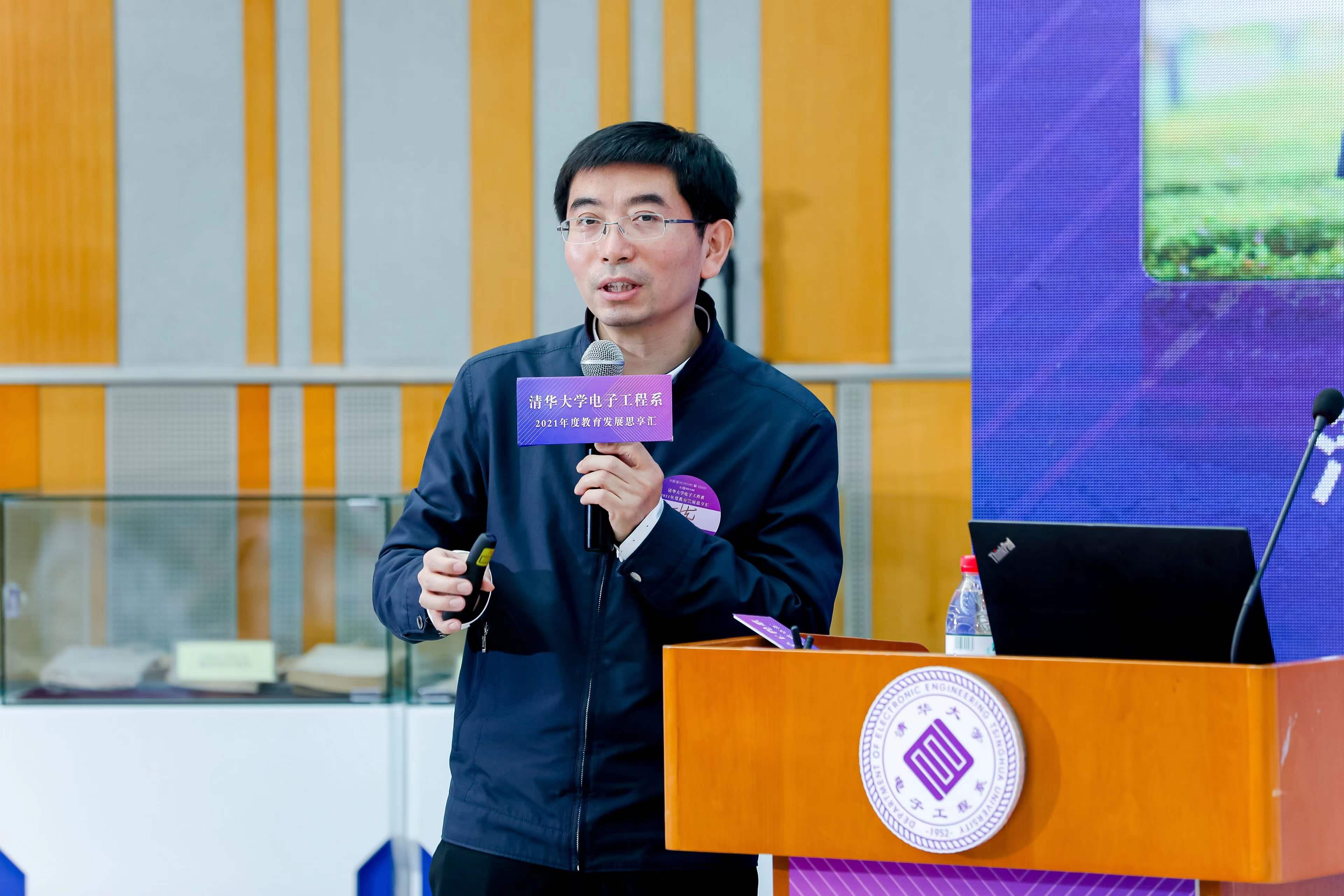 《20220115-8xbet.com电子工程系2021年度教育发展思享汇-电子系-张虎发言》.jpg undefined