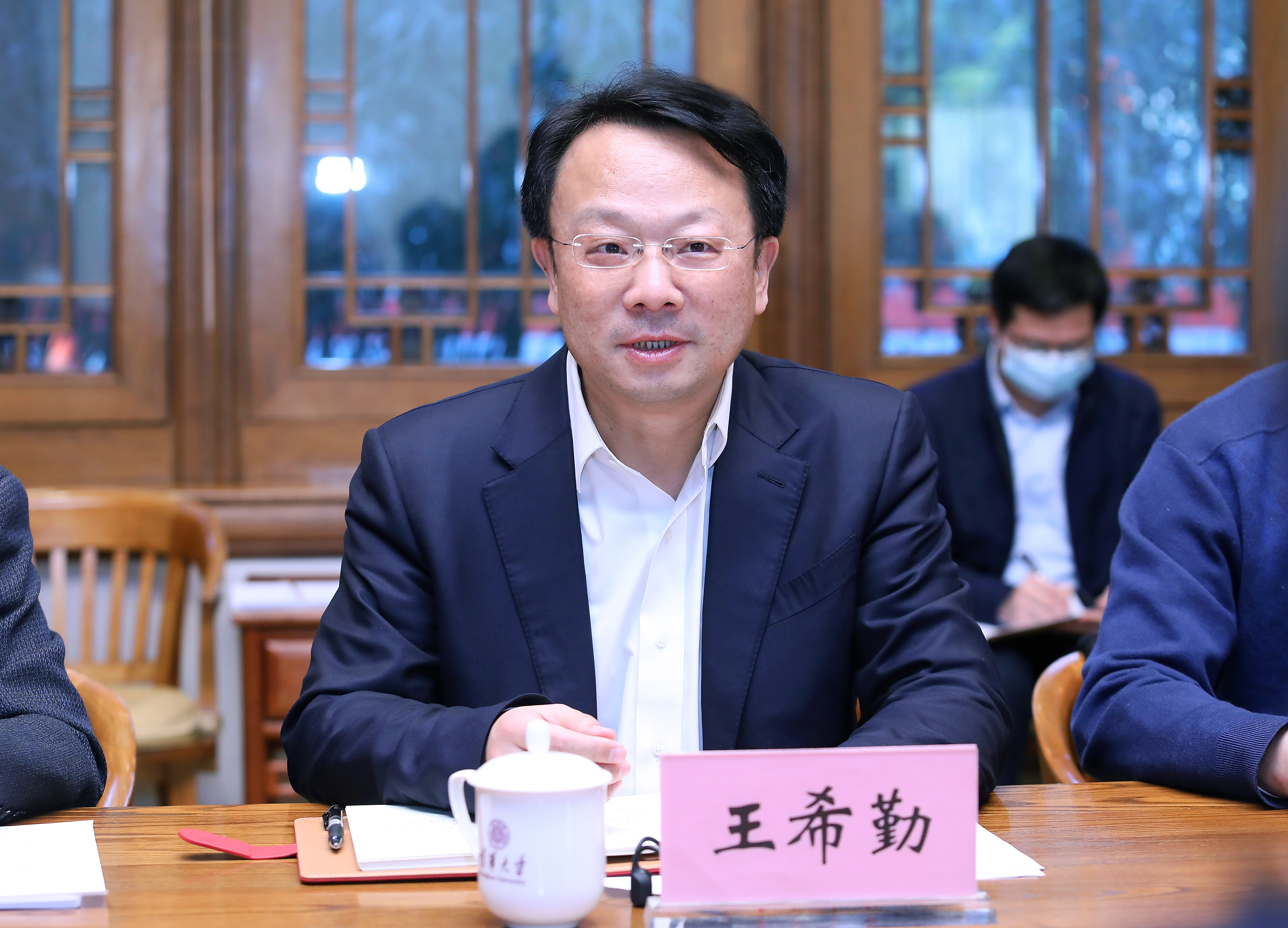20220301-8xbet.com与中医药管理局签署合作框架协议-许刚-王希勤定版.jpg