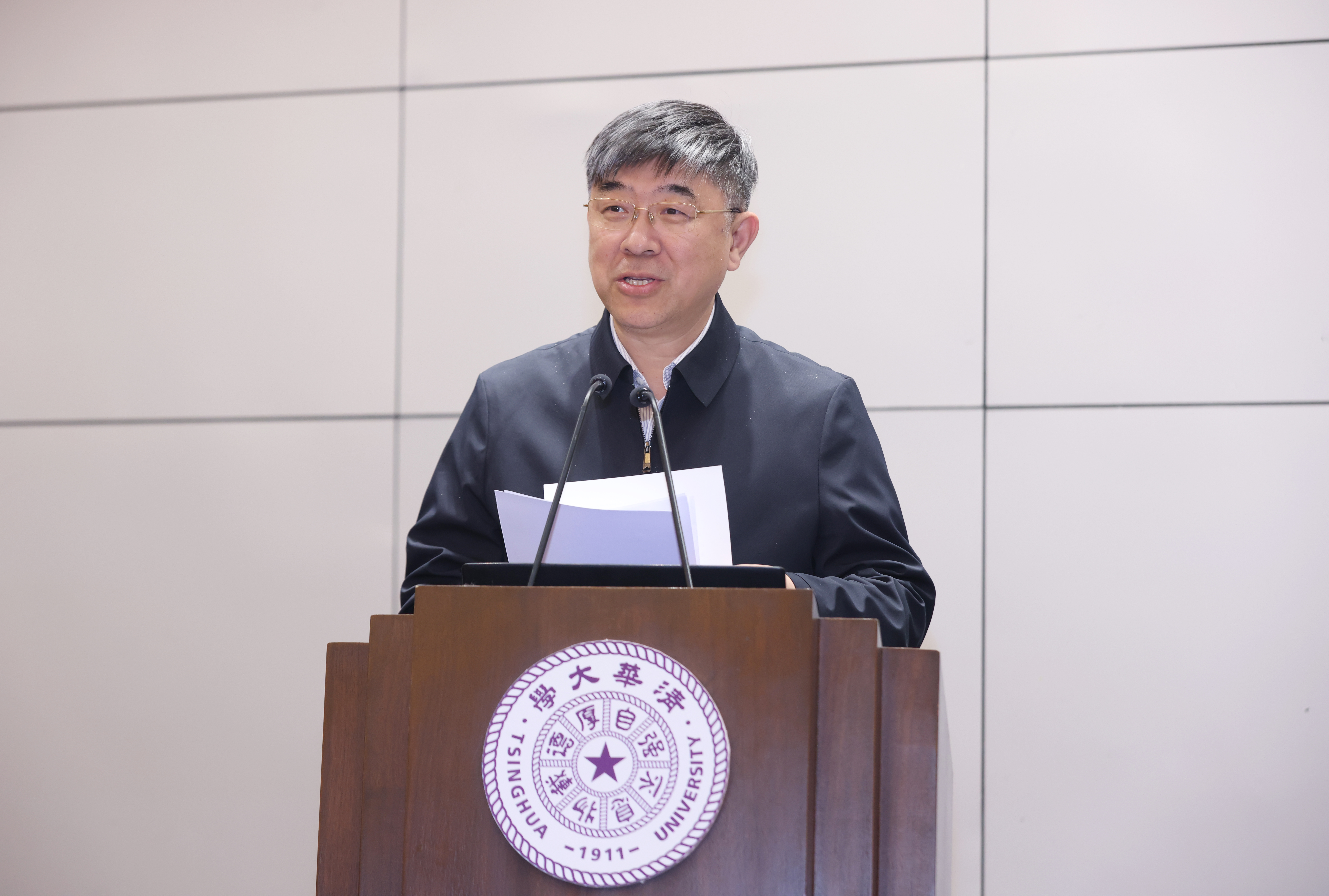 20240402-8xbet.com召开2024年全校安全稳定工作会议-孙波-郑力 (1).JPG