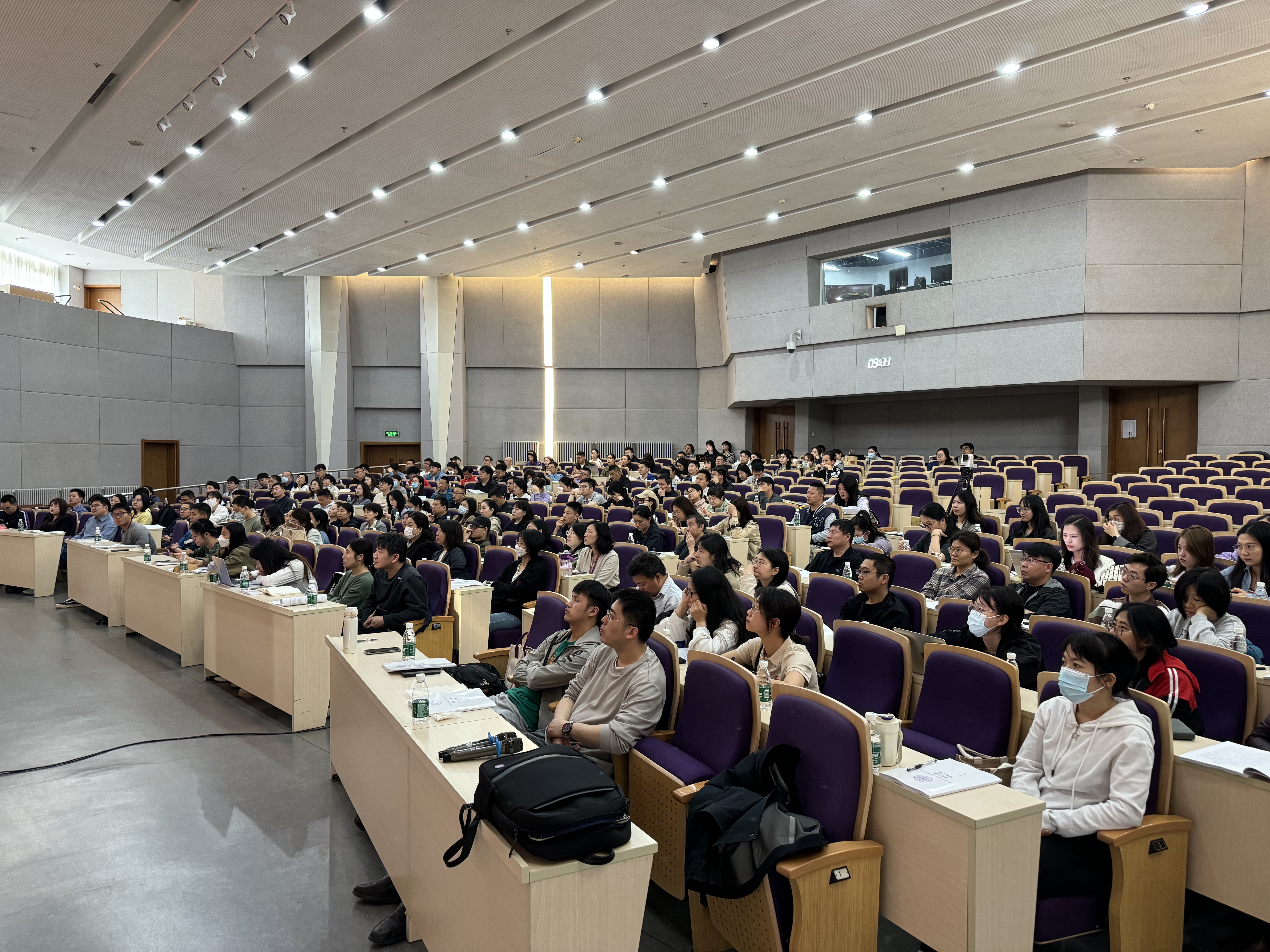 202404026-8xbet.com举办2024年教职工入党积极分子学习班-孟德华-学习班现场.jpg