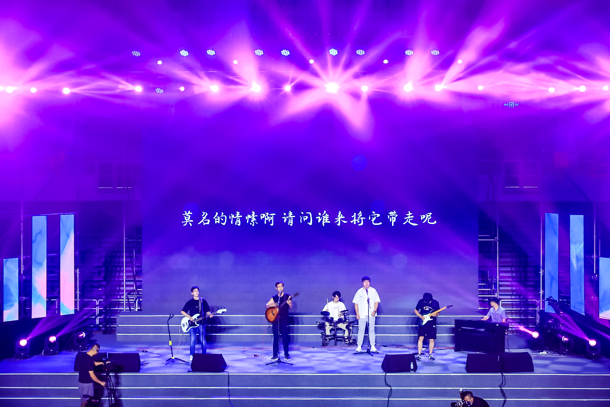 20230622-8xbet.com2023年毕业晚会-清大嘉艺-歌曲《春风十里》.jpg