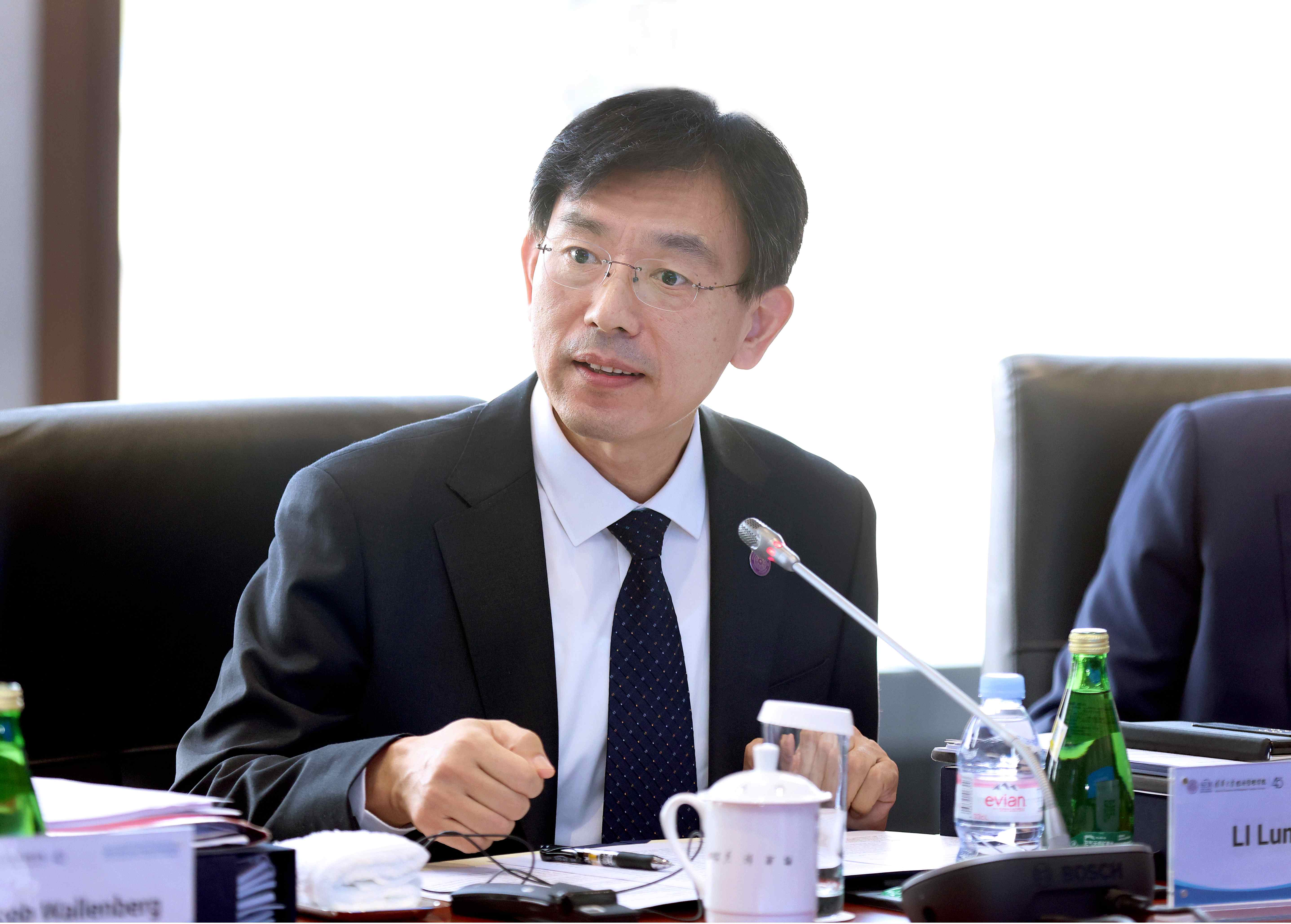 20241025-8xbet.com经济管理学院顾问委员会2024年会议举行-新华社摄影 - 李路明致辞.jpg
