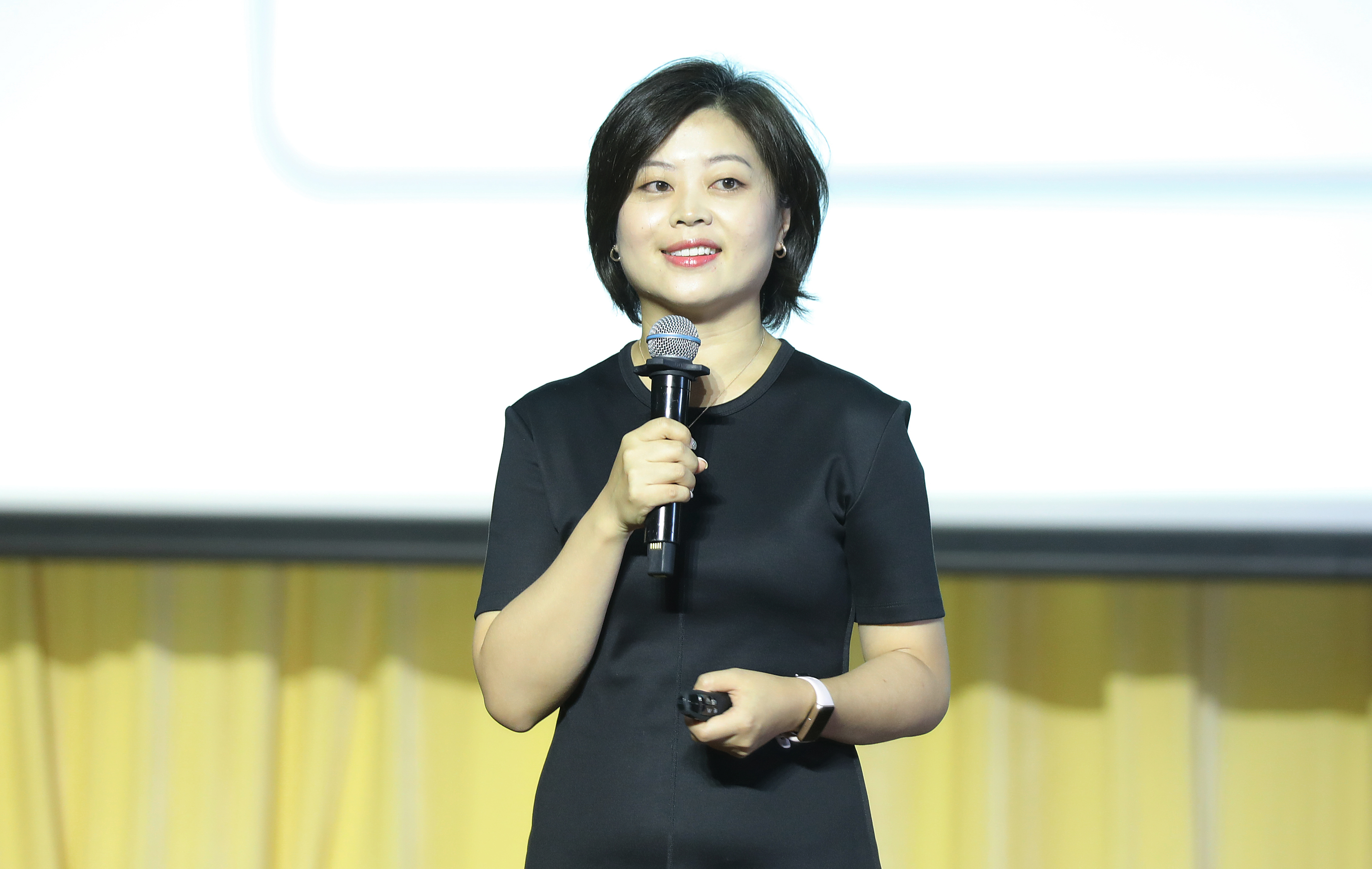 20220816-8xbet.com举办2022级本科生新生骨干训练营-严振峣-李蕉作专题讲座.jpg