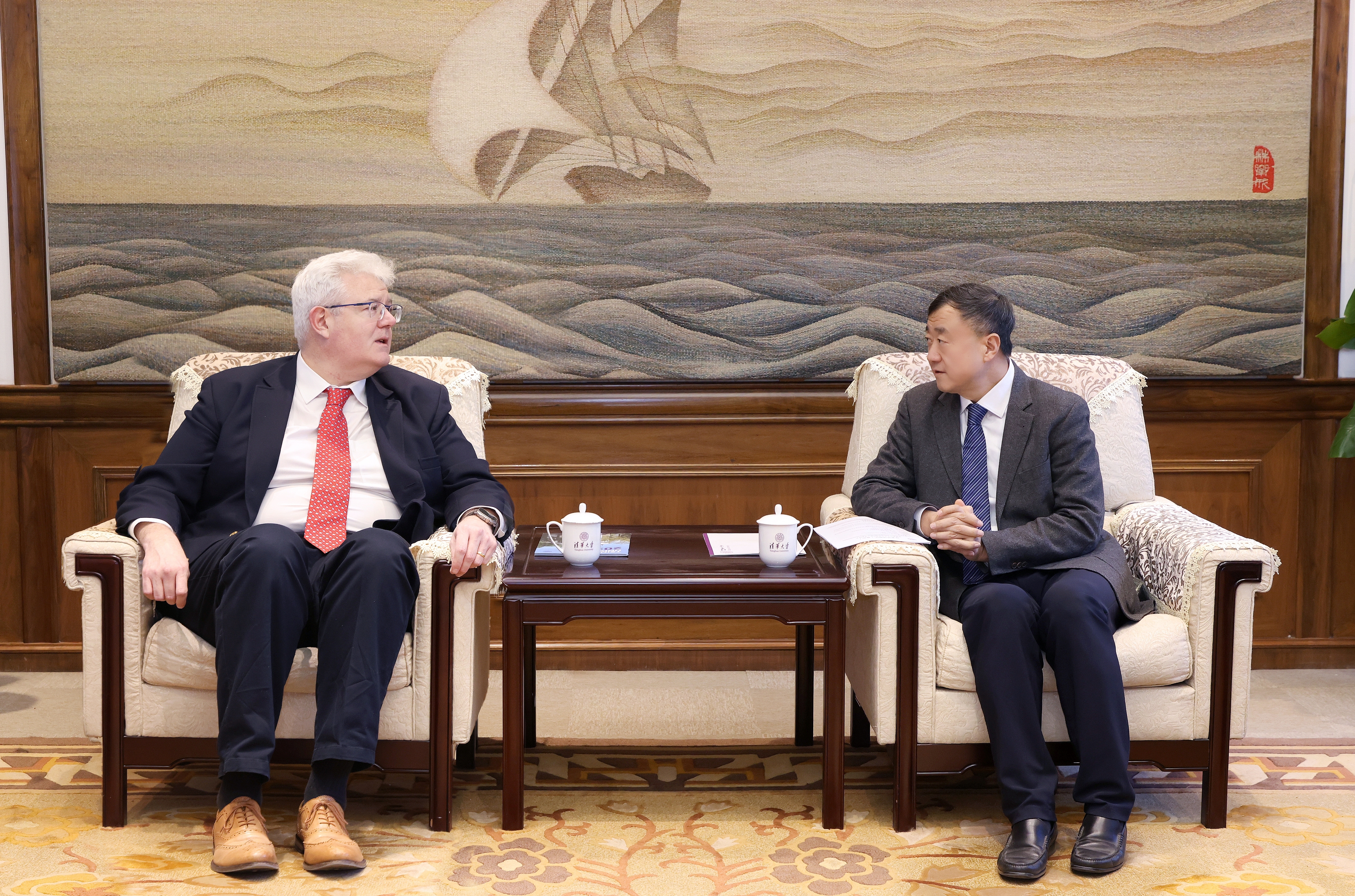 20241127-英国巴斯大学副校长史蒂夫·布拉默一行访问8xbet.com-会见现场-无.jpg