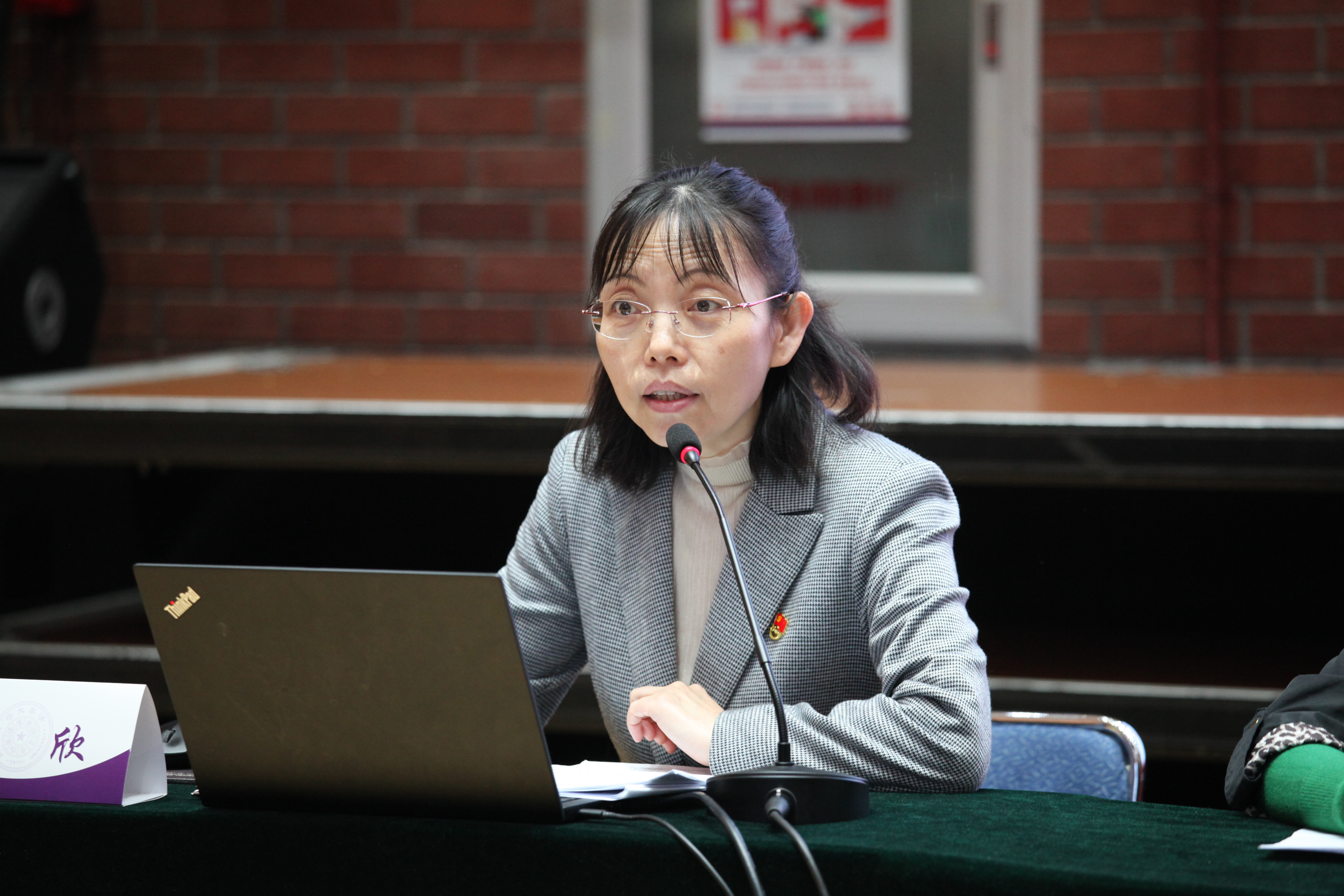 20230509-8xbet.com离退休教职工党建与文体工作会召开-段鸿杰-邹欣讲话.JPG