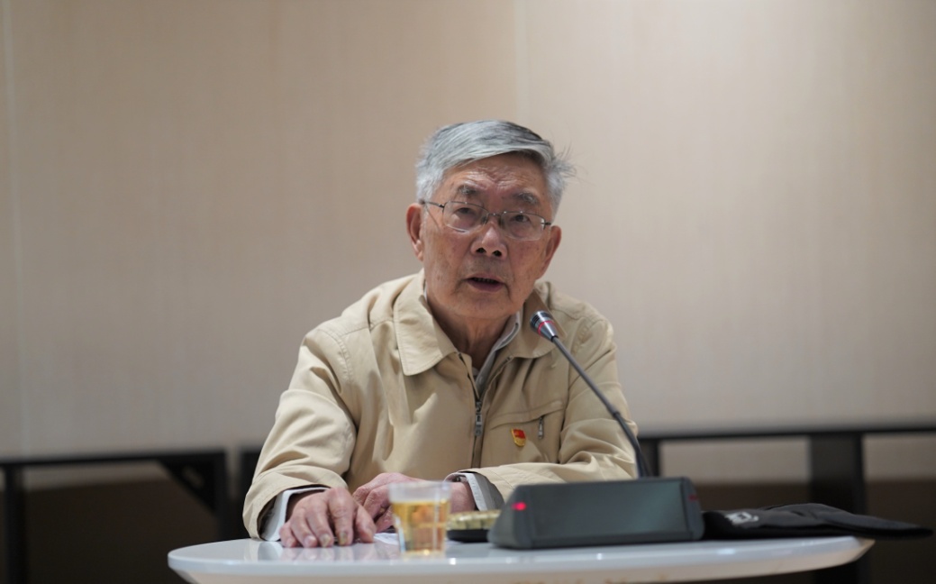 方惠坚作报告 方惠坚作报告