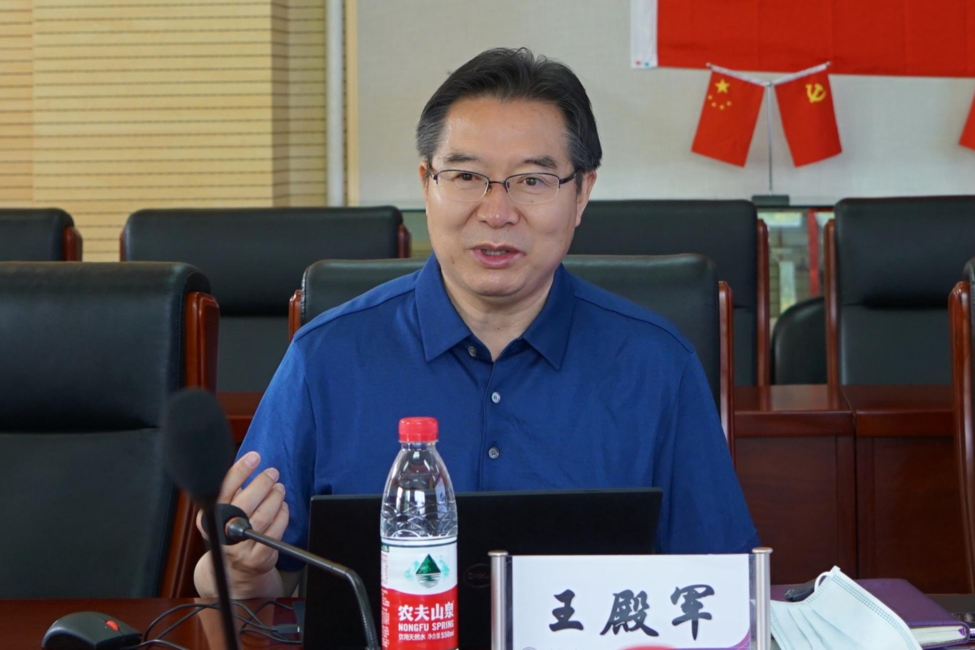 20220520-8xbet.com校务委员会副主任姜胜耀调研检查清华附中疫情防控工作-清华附中-附中校长王殿军作疫情防控工作汇报.jpg