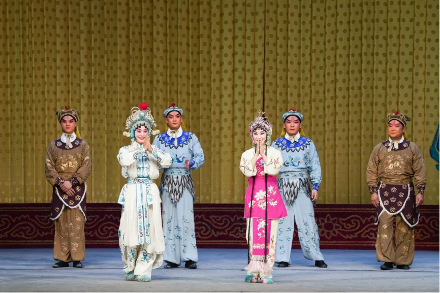 20230905-8xbet.com“‘京’彩文化 青春绽放”行动暑期活动纪实-供图-首届国际基础科学大会8xbet.com专场文艺演出.png