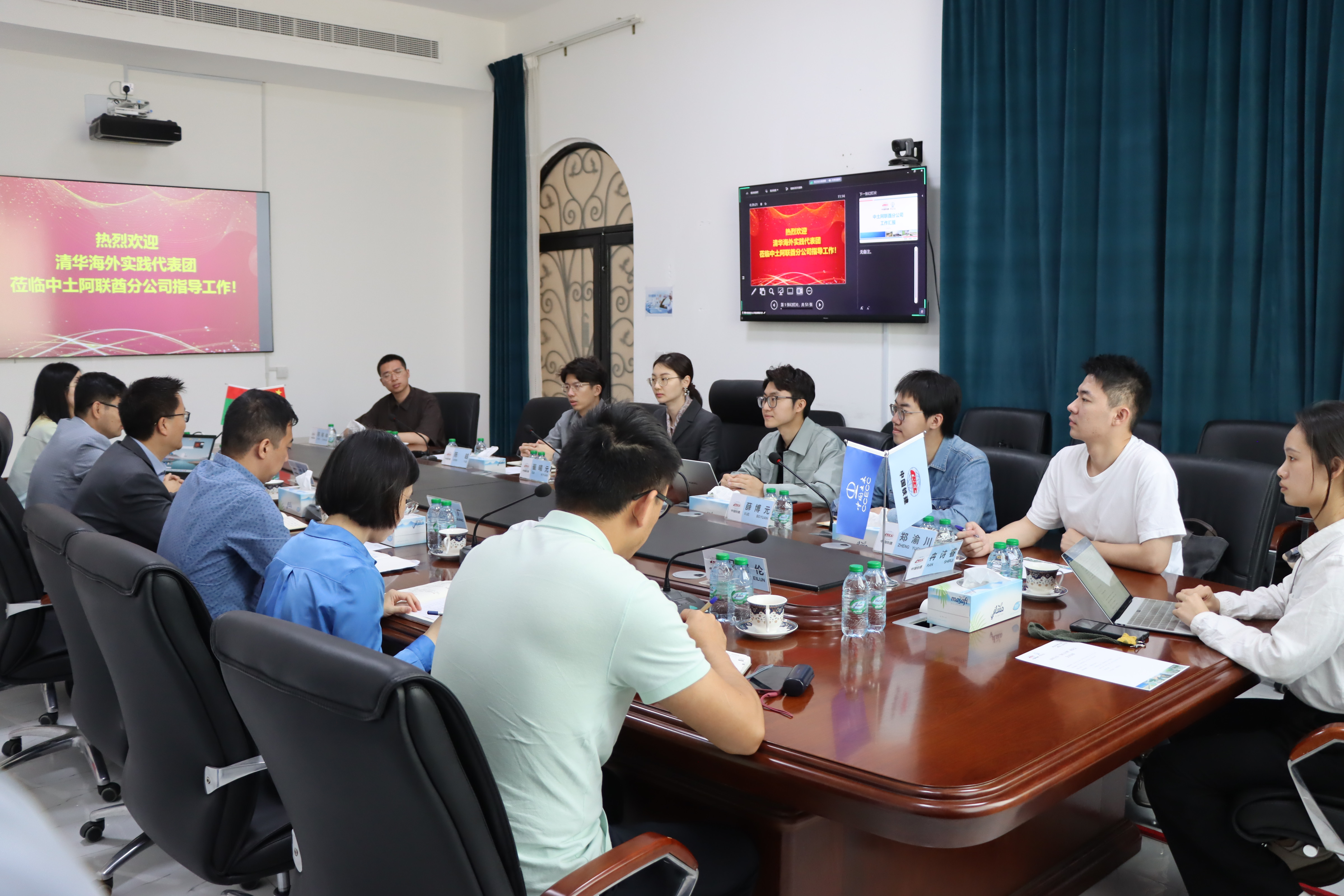 20240308-奔赴四海铸实践真知 对话世界立时代潮头——2024年8xbet.com“知行计划”研究生骨干海外实践纪实-西亚实践支队-支队成员与中国土木阿联酋分公司座谈.jpg