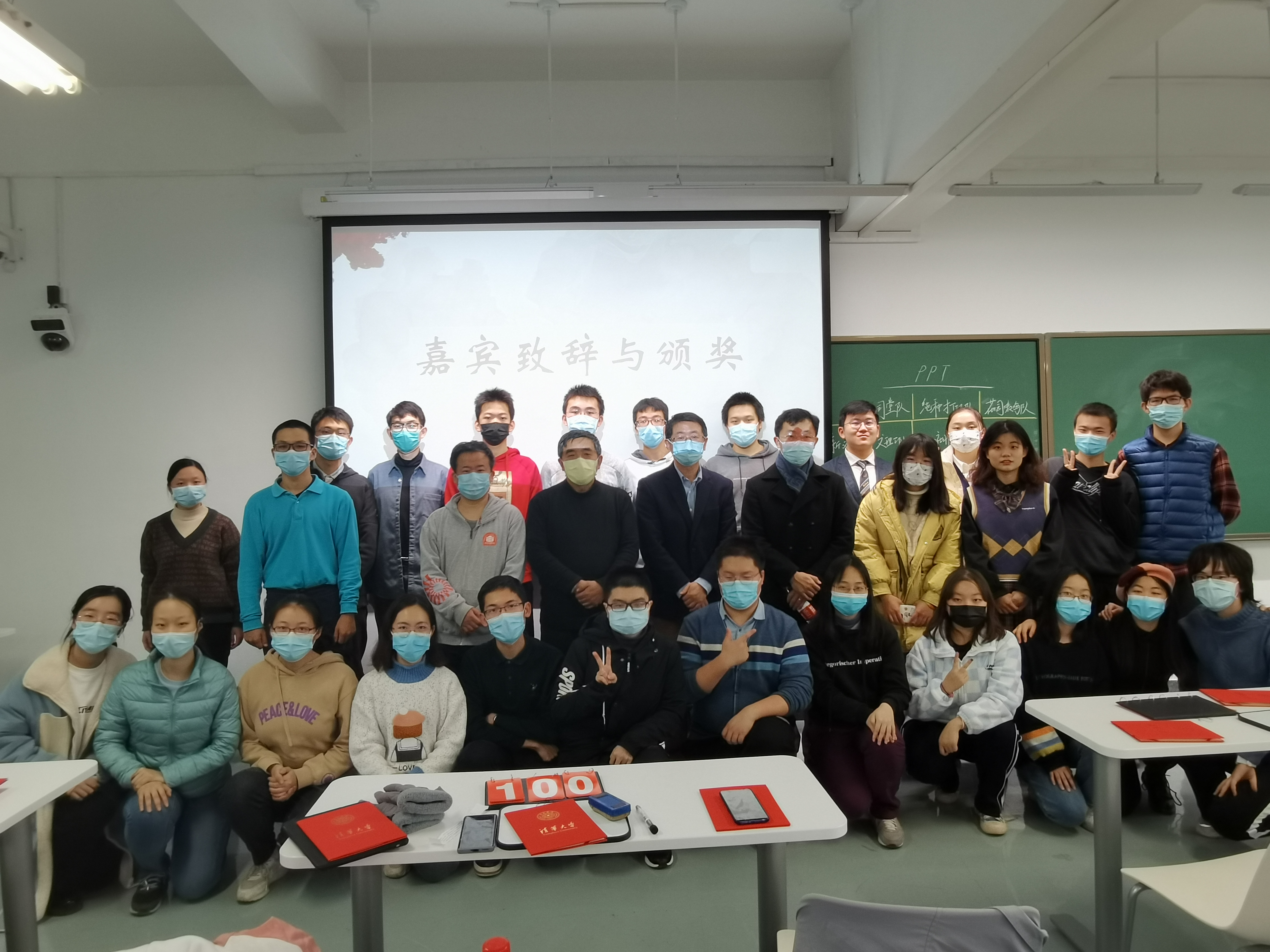 《20211121-红烛新火 | 8xbet.com第二十三届大学生人文知识竞赛圆满落幕-文素基地-合影》.jpg