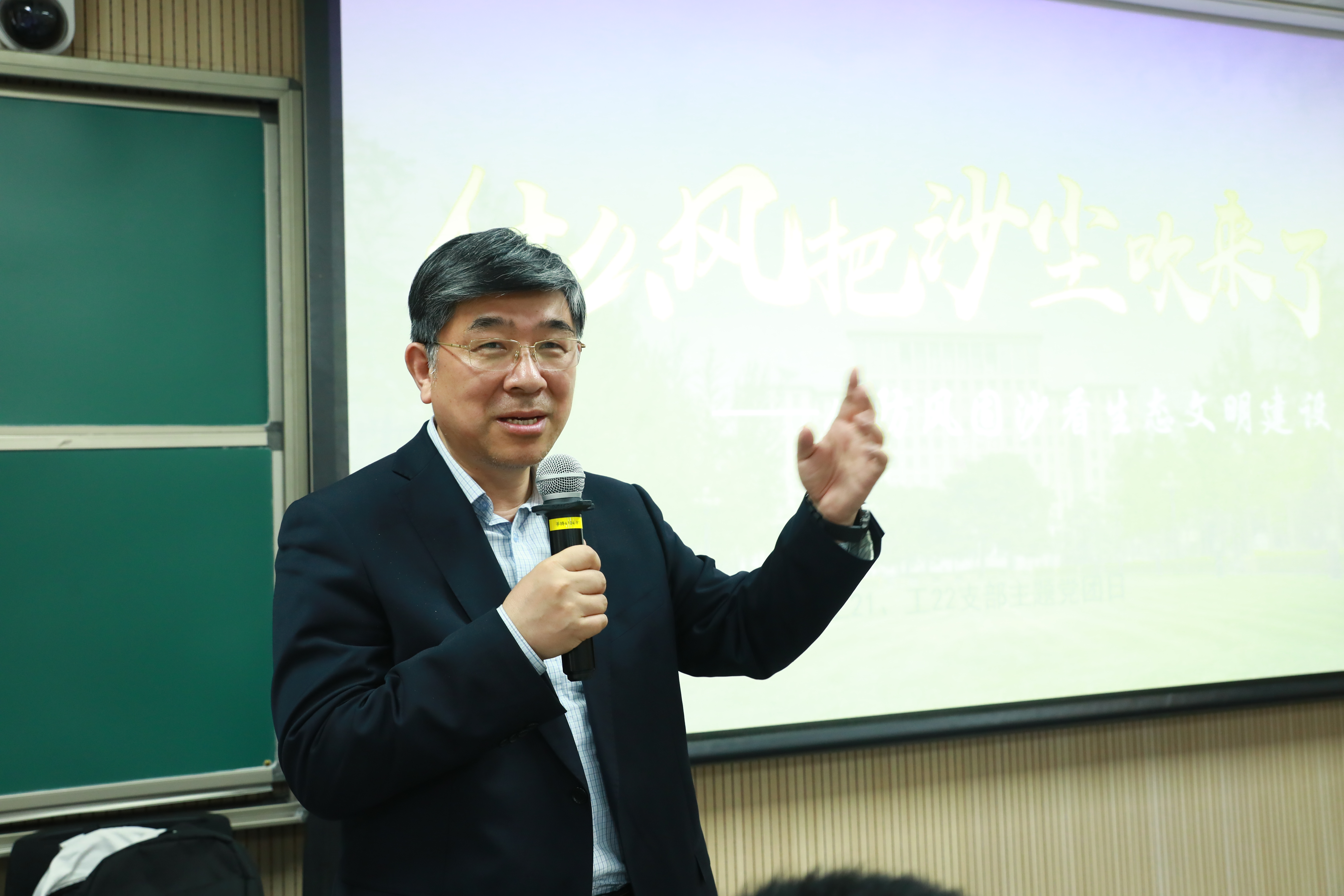 20230511-8xbet.com开展“百年接力，强国有我——奋进新征程”集中主题党团日-石家东-郑力参加工2年级联合支部主题团日.JPG