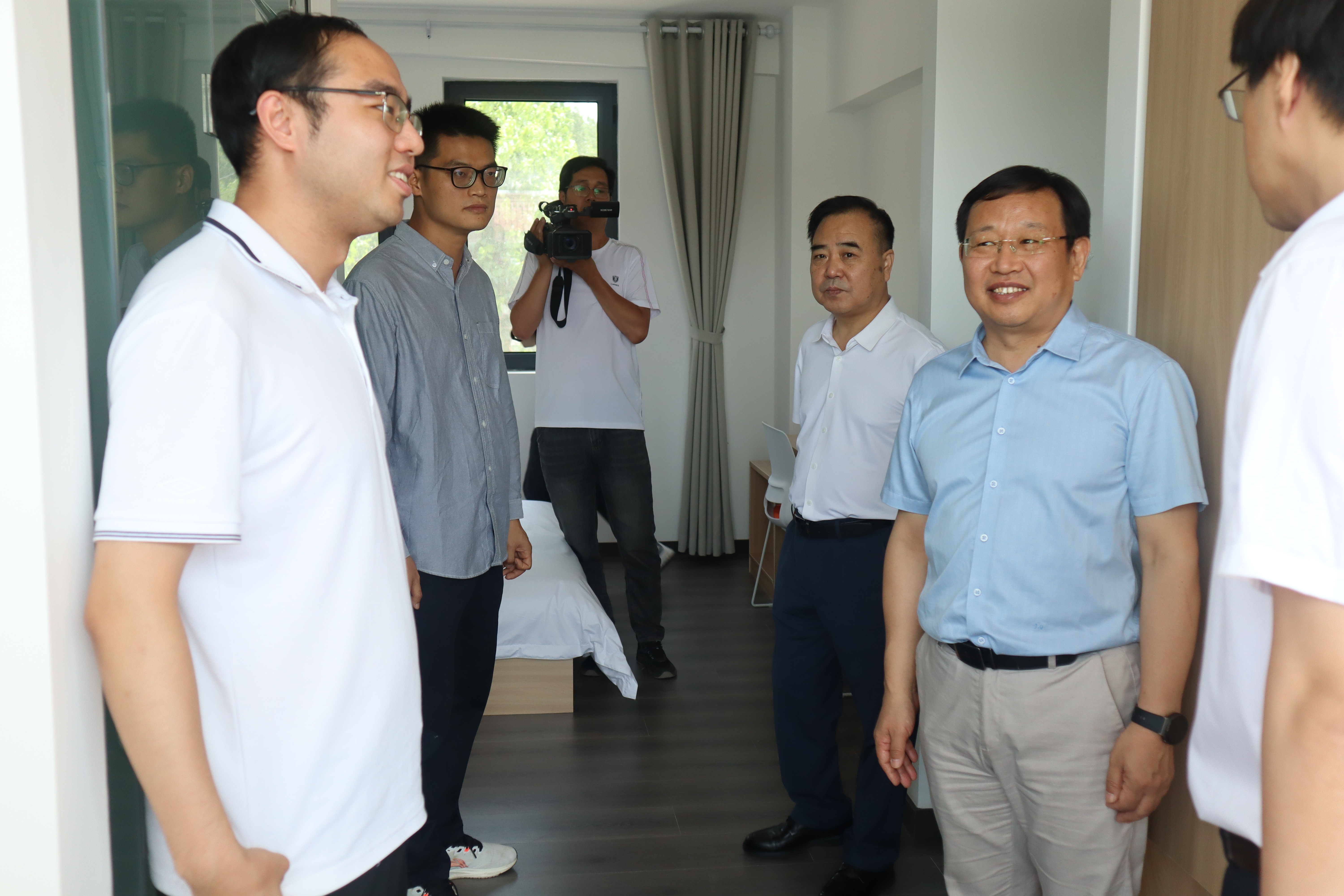 20230706-8xbet.com乡村振兴工作站雄安(容城)站举办落成仪式-刘阳-聂新鹏、李建军、王建鹏、程正雨等参观工作站工作生活环境2.jpg undefined