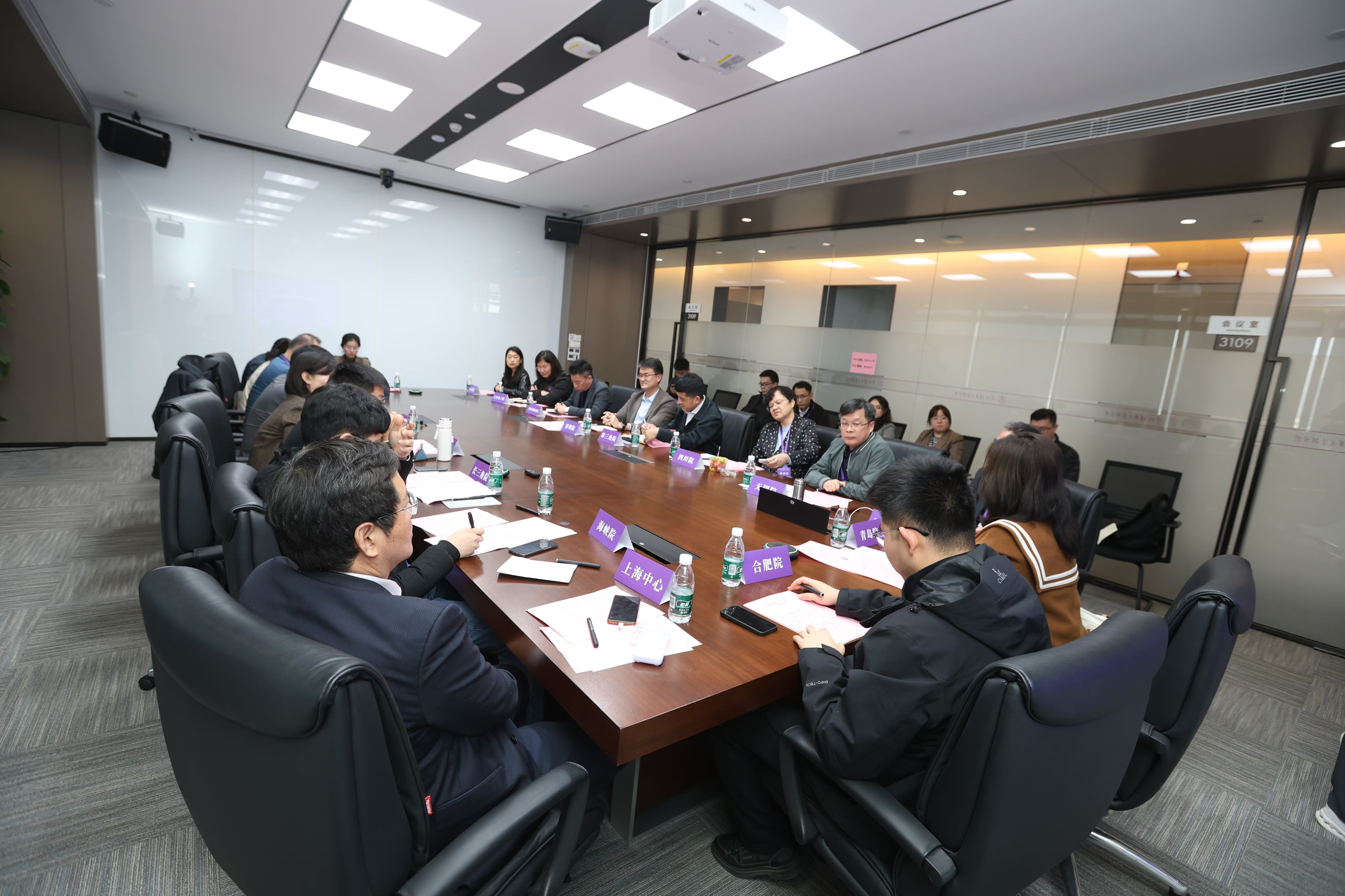 20250117-8xbet.com召开校地合作研究院2025年度工作培训和研讨会-深圳研究院-分会场交流3.jpg