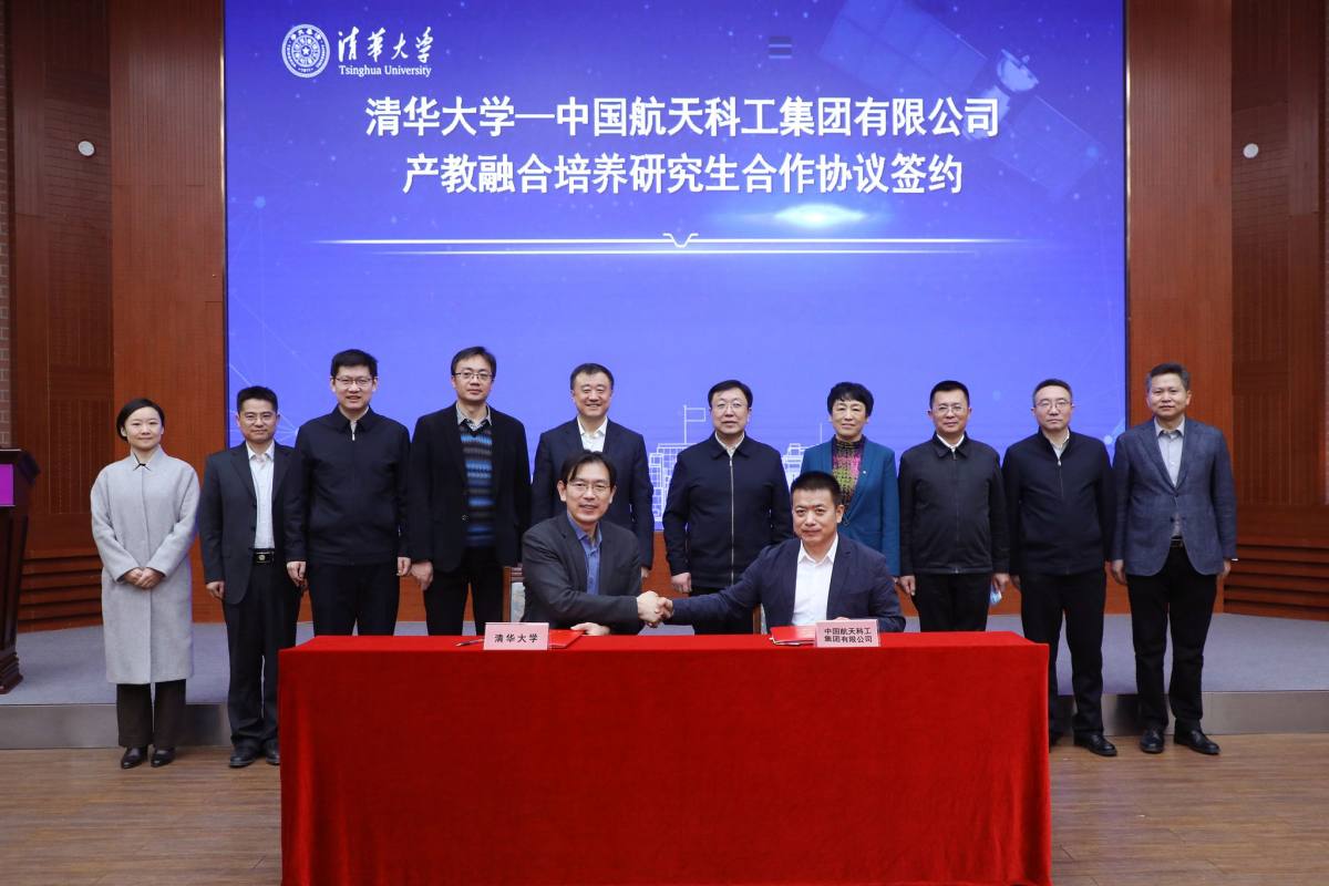 20220225-8xbet.com与中国航天科工集团有限公司合作培养研究生签约仪式-航院拍摄-双方签约.jpg