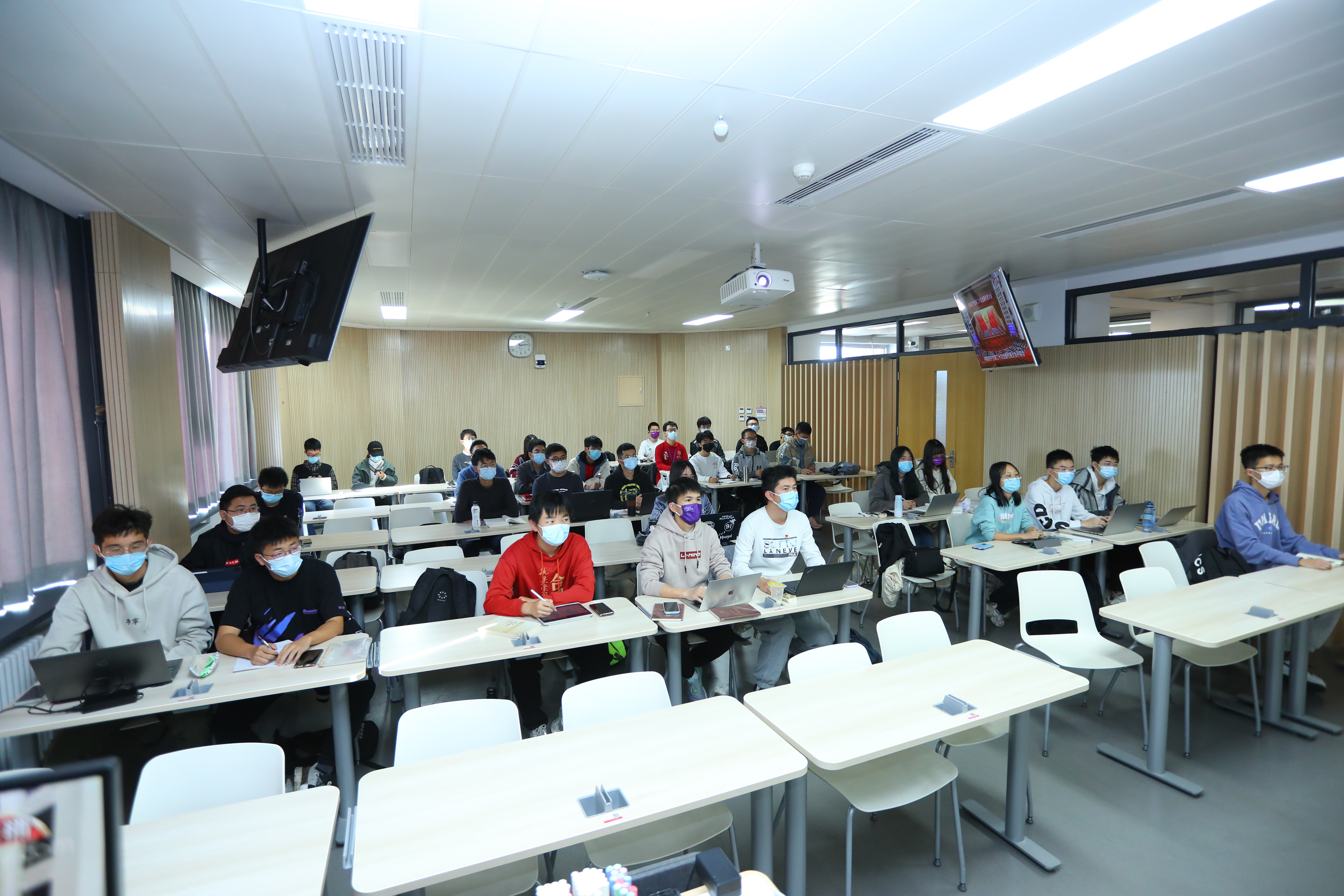 20221018-喜庆二十大，奋进新征程——8xbet.com本科生党支部热切关注党的二十大开幕会-刘雪天-土木水利能动法学社科行健联合主题党日.JPG