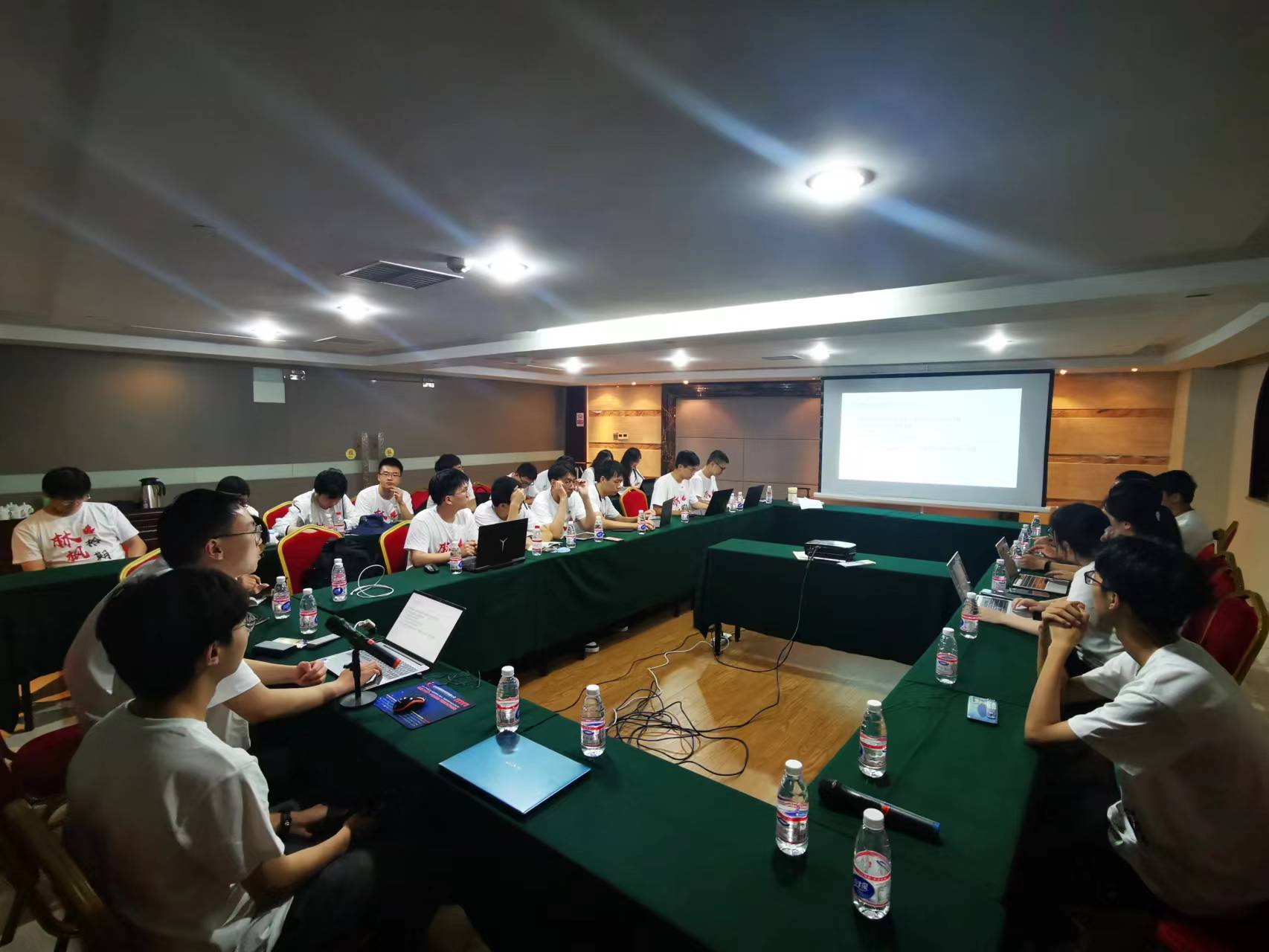 20220808-0814-8xbet.com“林枫计划”师生赴江西赣县区调研实践-吕宇乾摄-支队师生专题读书会.jpg