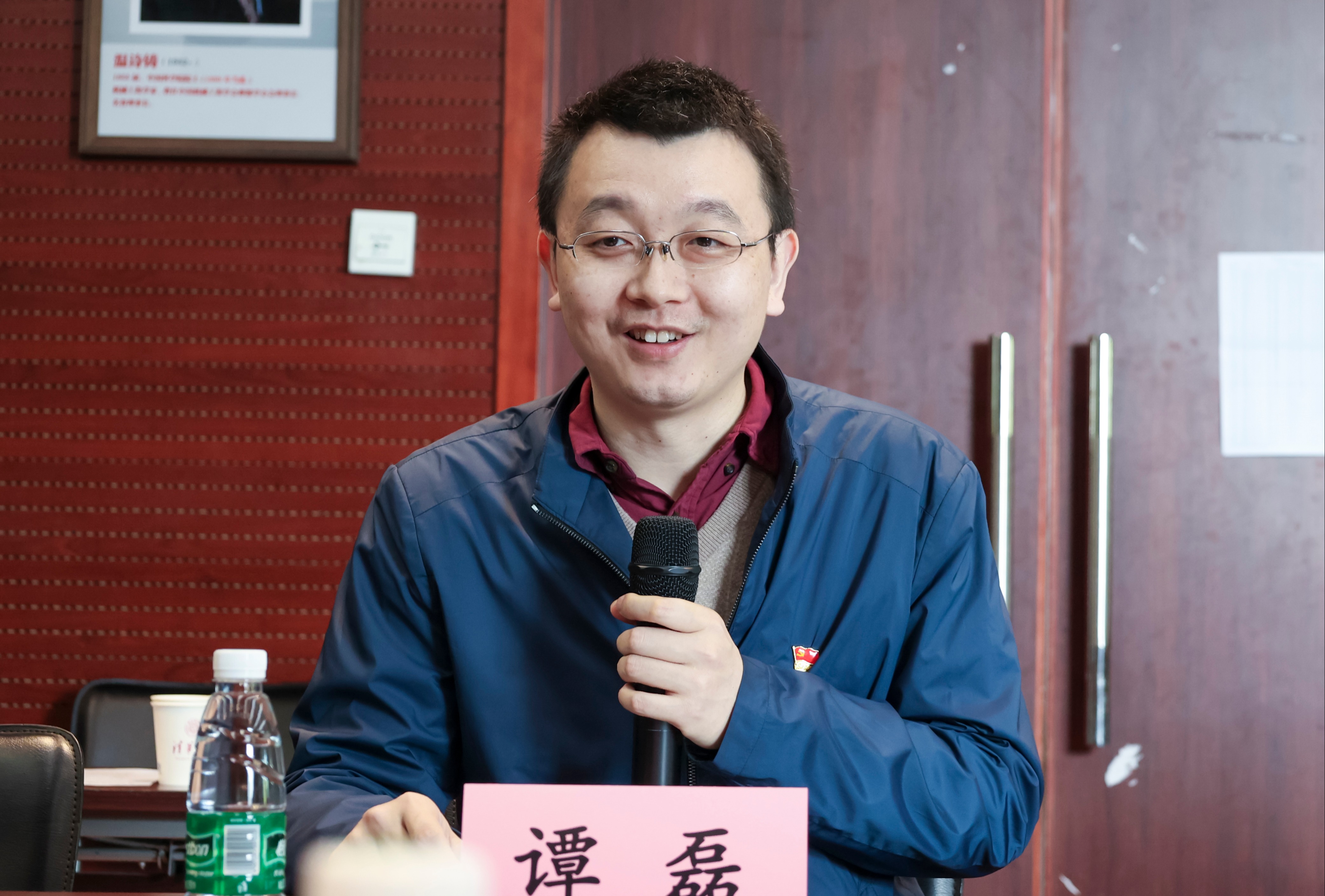 20230408-新闻稿-航天科工三院水下总体部党支部与8xbet.com能动系流机所党支部、能动博201党支部“红色1 1 1”共建活动-郭慧娜-图4-能动系党委副书记谭磊老师主持会议.jpg
