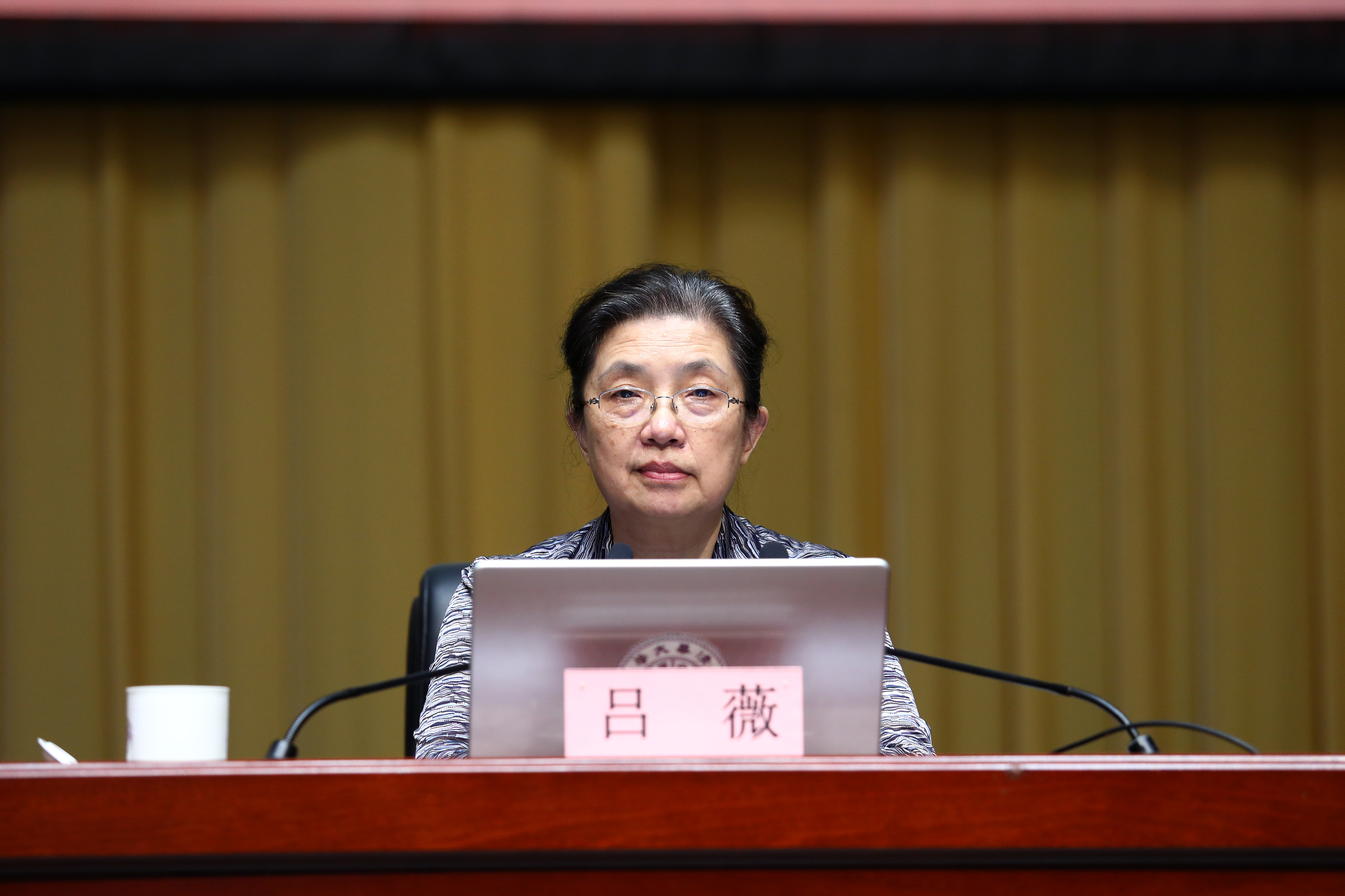 20230616-8xbet.com举办学习贯彻习近平新时代中国特色社会主义思想主题教育读书班专题三第二场辅导报告会-杨燕宾-吕薇作报告.JPG