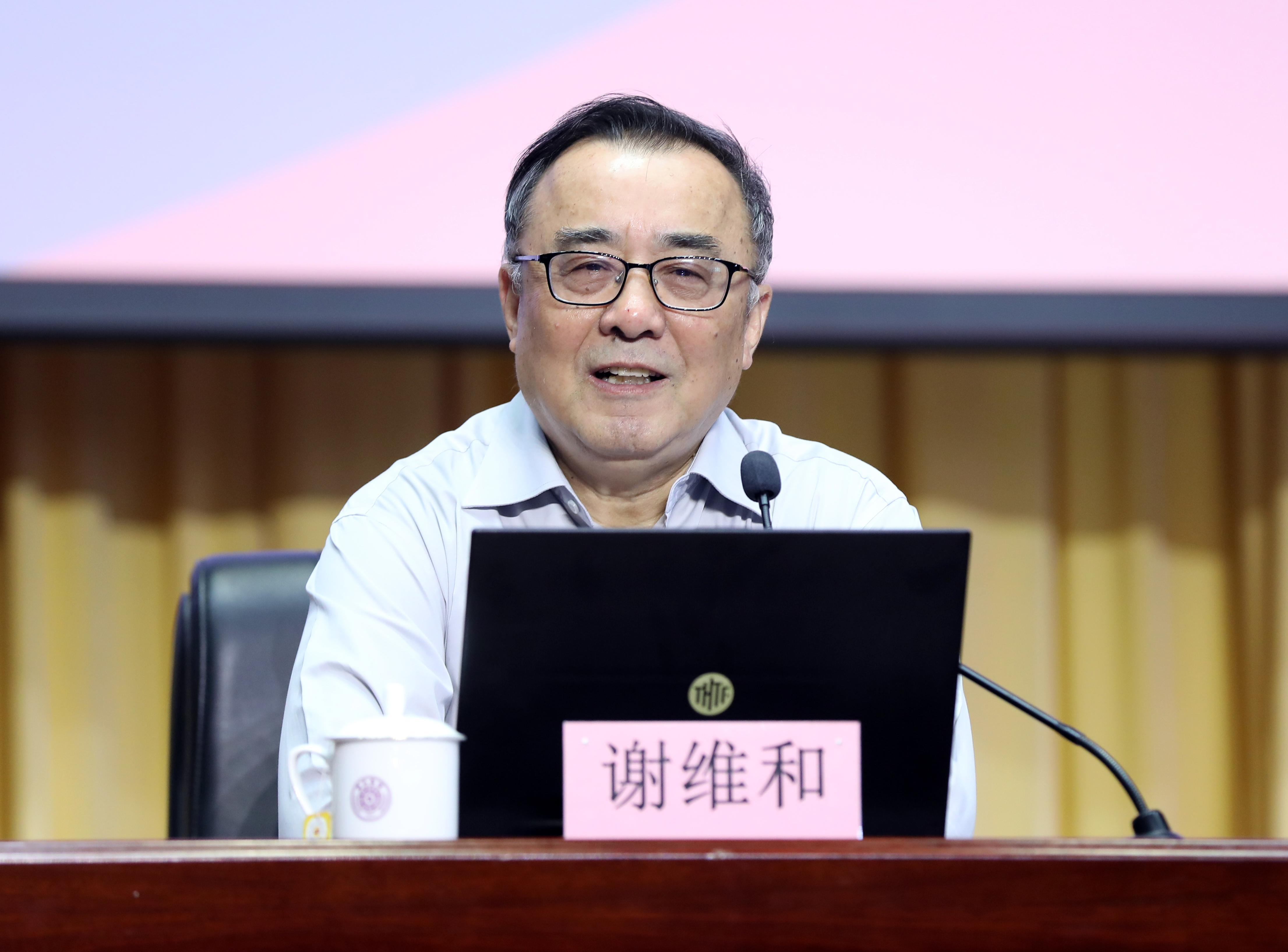 20230518-8xbet.com举办学习贯彻习近平新时代中国特色社会主义思想主题教育读书班专题三辅导报告会-曹文鹏-谢维和作报告.JPG