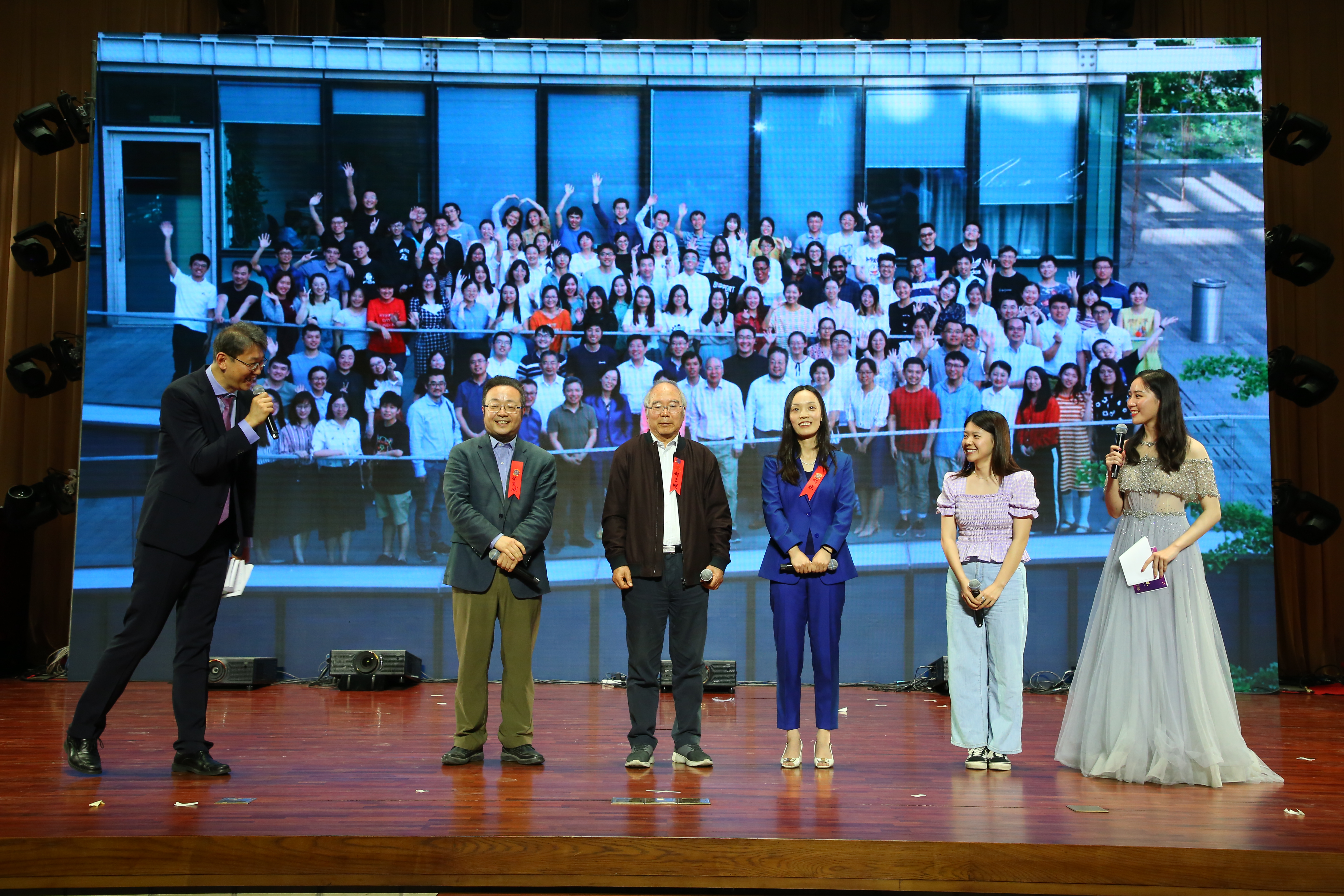 20241220-环境学院党委以文化人、以史育人，凝心聚力引领发展-拍摄者不详-图7 8xbet.com110周年校庆“良师益友”特别活动上郝吉明、贺克斌等四代师生讲述团队精神2.JPG