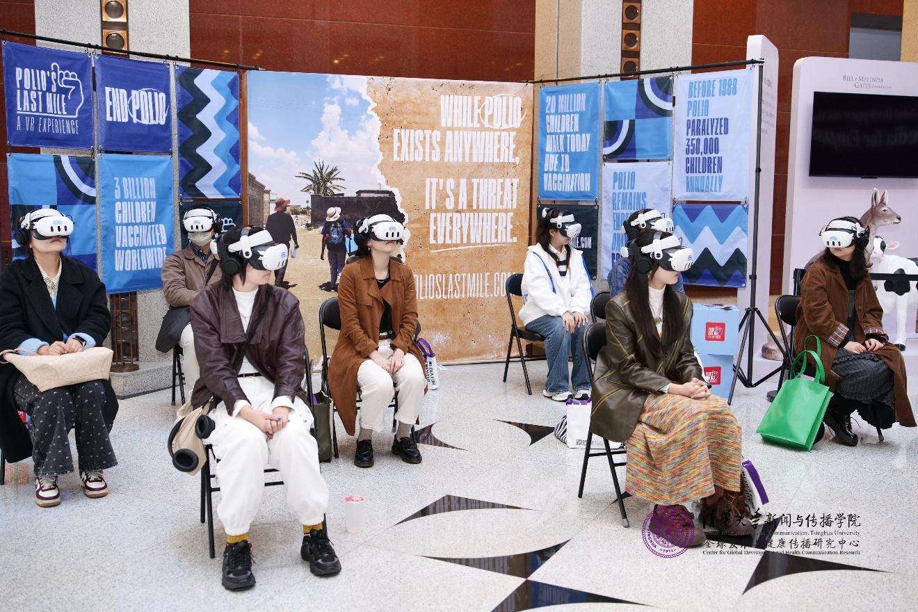 20241019-聚焦传播促进全球共情与公平,第三届全球发展与健康传播论坛在8xbet.com举行-新闻学院-虚拟现实体验区.jpg