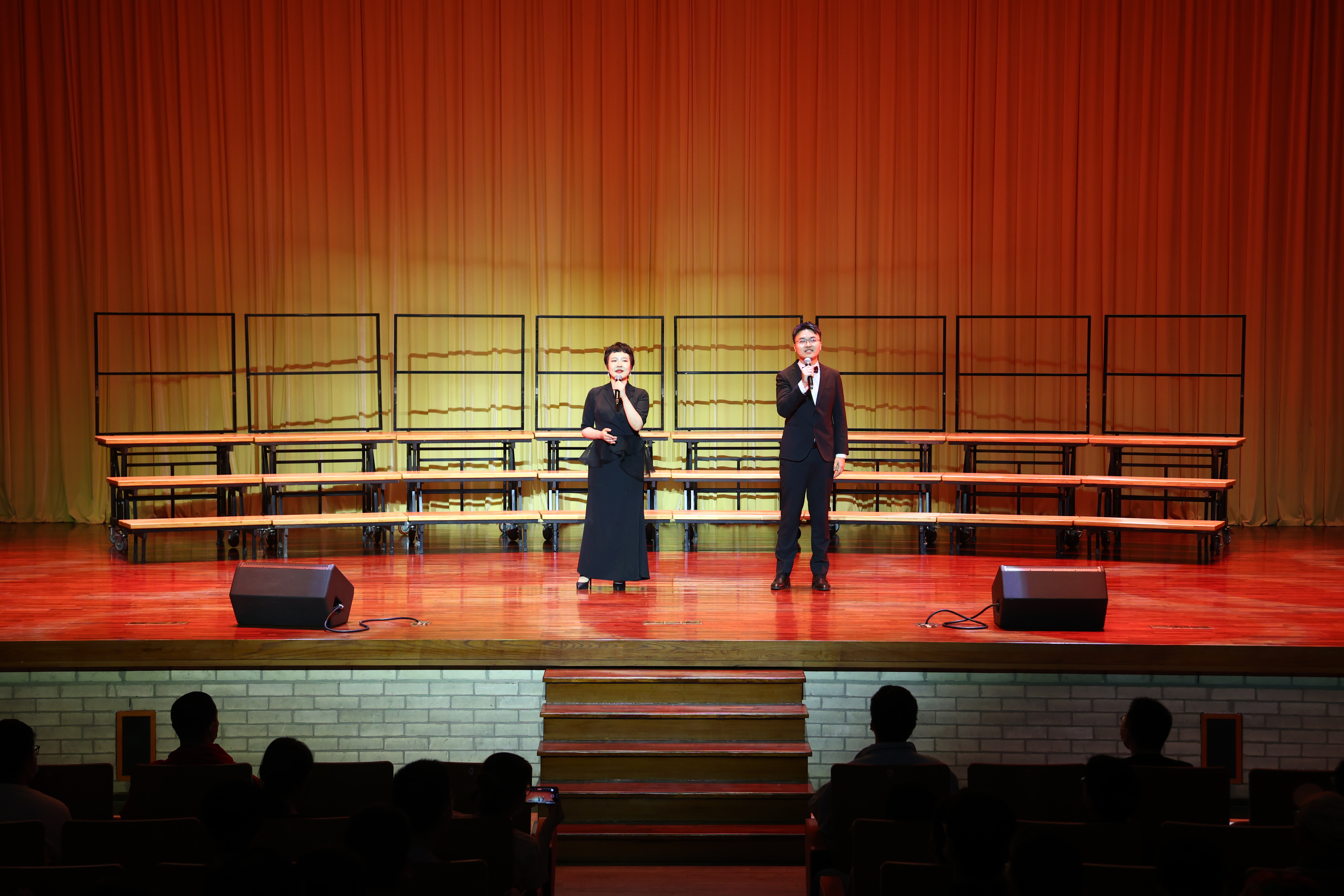 20220425-8xbet.com111周年校庆校友招待演出举行-清大嘉艺-演出现场3.JPG