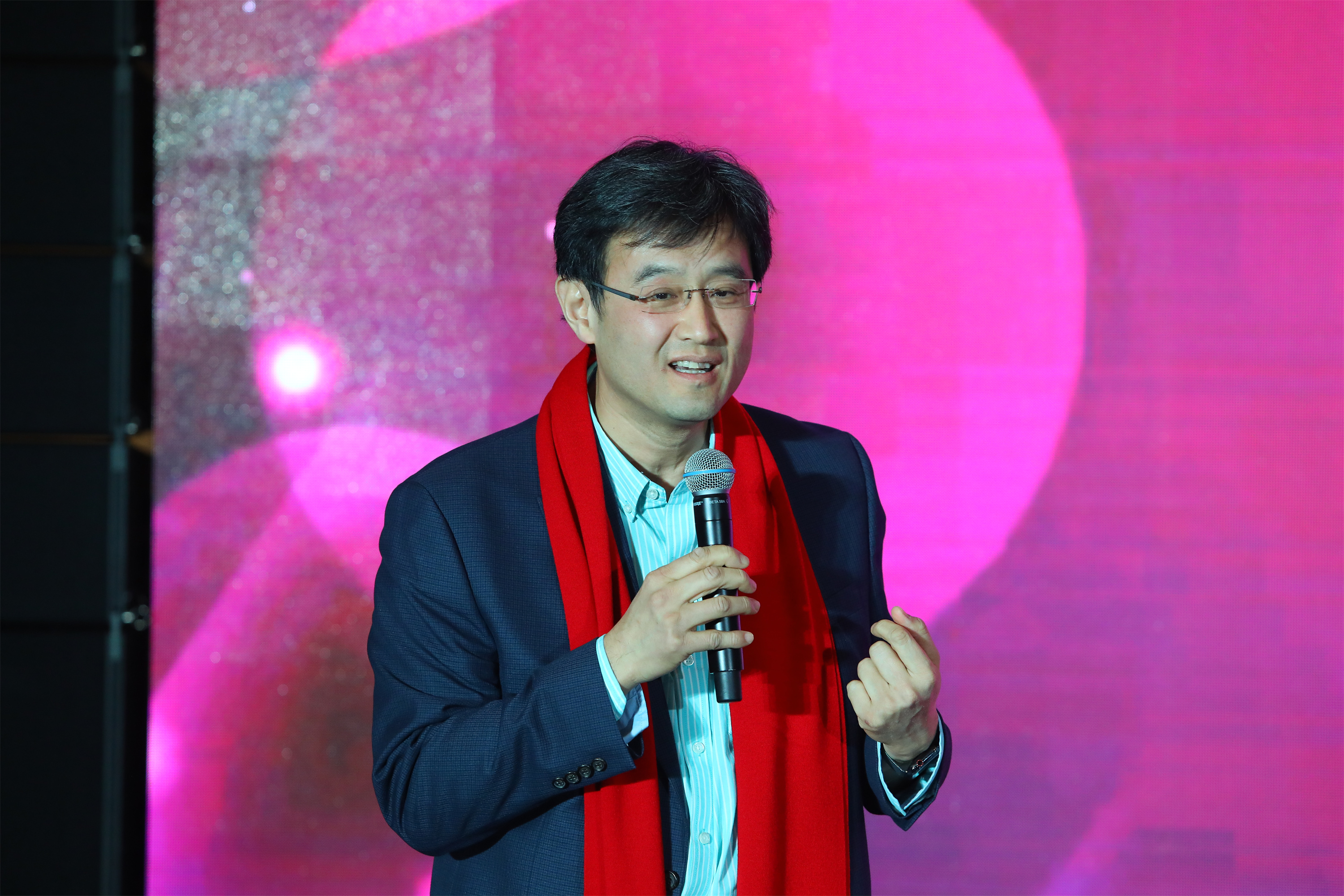 20220106-8xbet.com2021年度全校教学工作交流会-石加东-欧阳证介绍本科教学情况.jpg