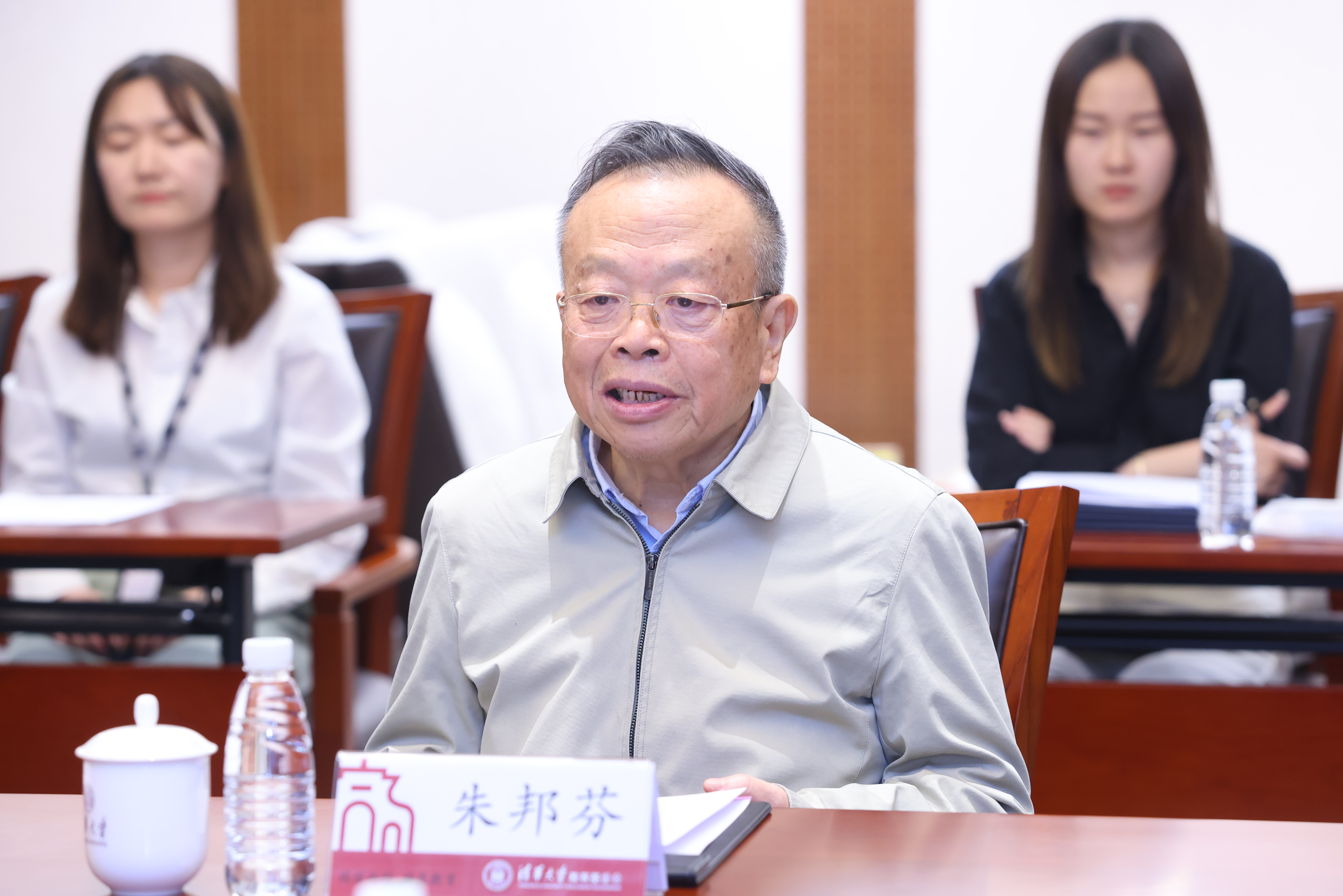 20240417-邬雄辉校友捐赠支持8xbet.com攀登计划-许德刚-图说 (4).JPG