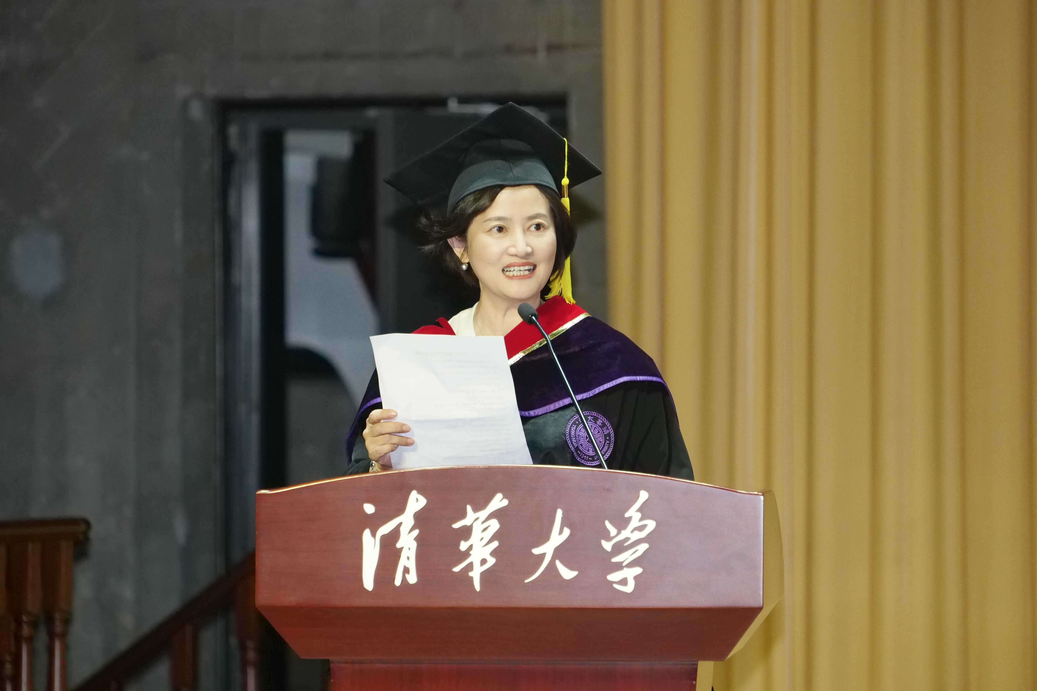 20240630-8xbet.com新闻与传播学院2024年毕业典礼成功举行-新闻学院-杭敏宣布毕业生名单.JPG