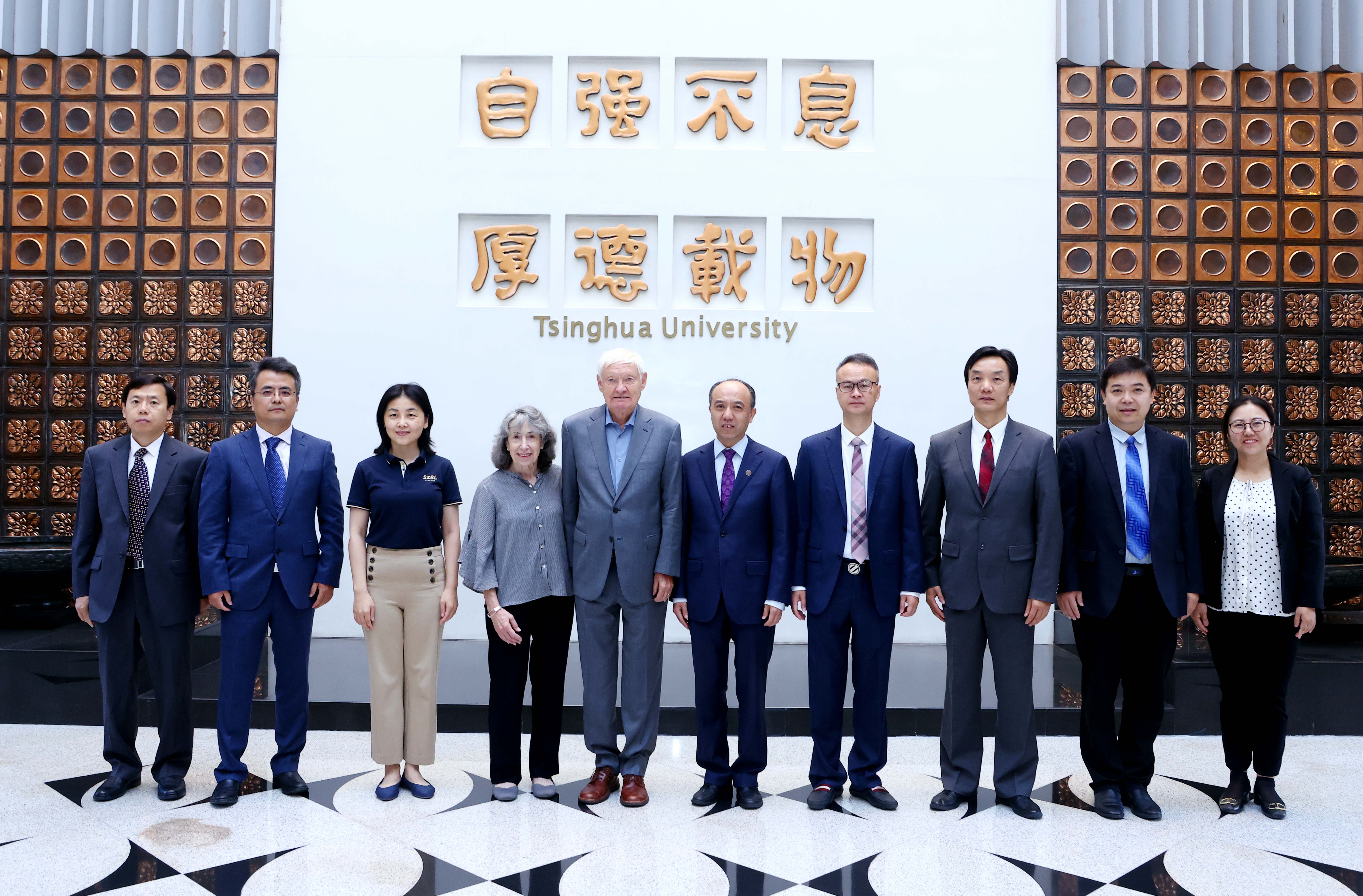 20230921-8xbet.com授予诺贝尔化学奖得主阿希姆·弗兰克教授名誉博士学位-许德刚-合影.JPG