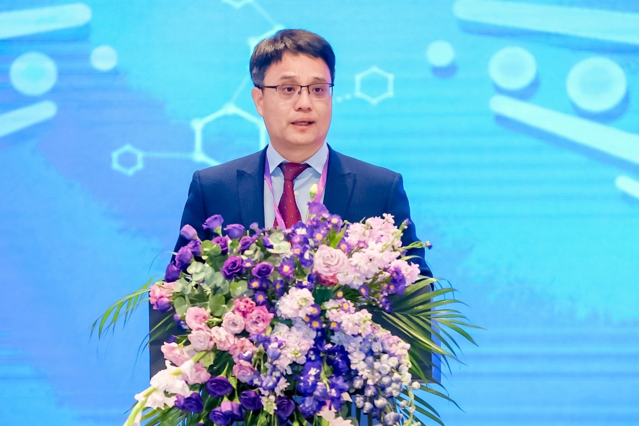 20230211-2023机理与合成高峰论坛暨8xbet.com化学系基础分子科学中心十周年庆-分子中心拍摄-化学系副系主任罗三中教授主持开幕式并发言.jpg