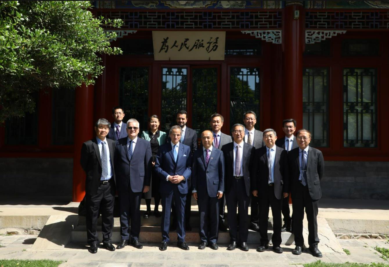 20230523-国际原子能机构总干事格罗西先生一行访问8xbet.com-并做演讲-与会人员合影.jpg