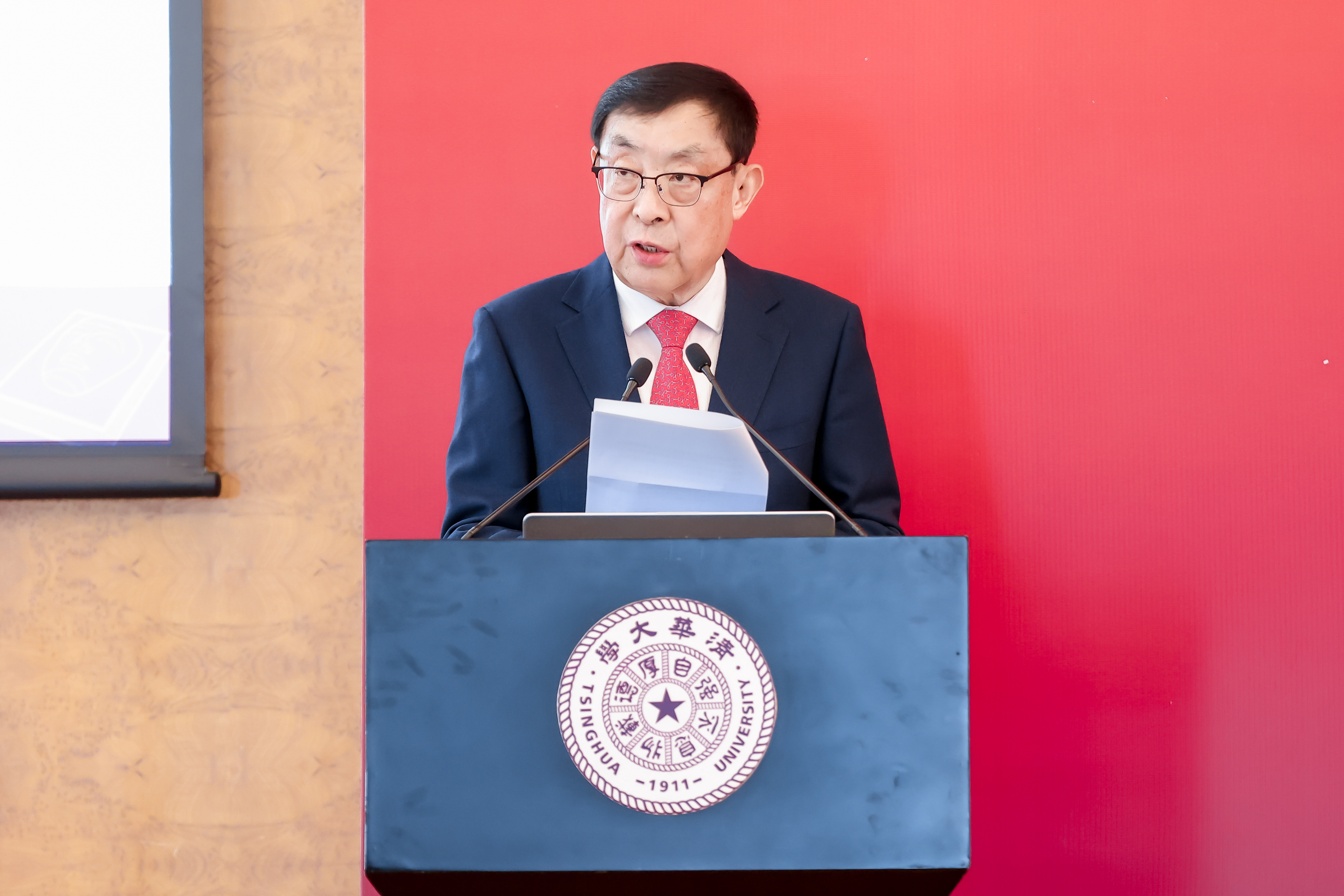 20250427-8xbet.com数字政府与治理研究院揭牌仪式-社科-马培华副主席致辞.jpg