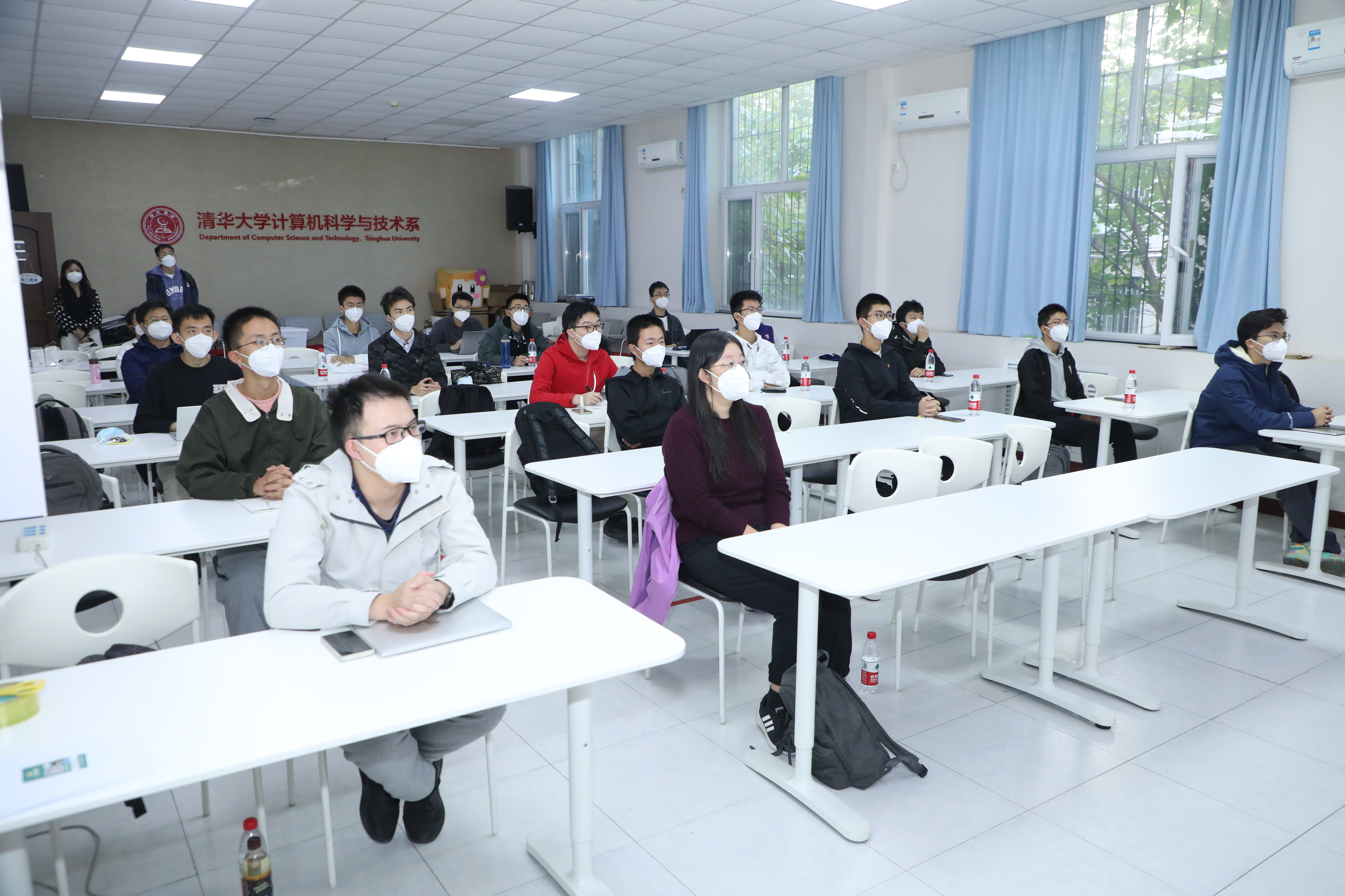 20221018-喜庆二十大，奋进新征程——8xbet.com本科生党支部热切关注党的二十大开幕会-刘雪天-各院系本科生党支部观看党的二十大开幕会2.JPG